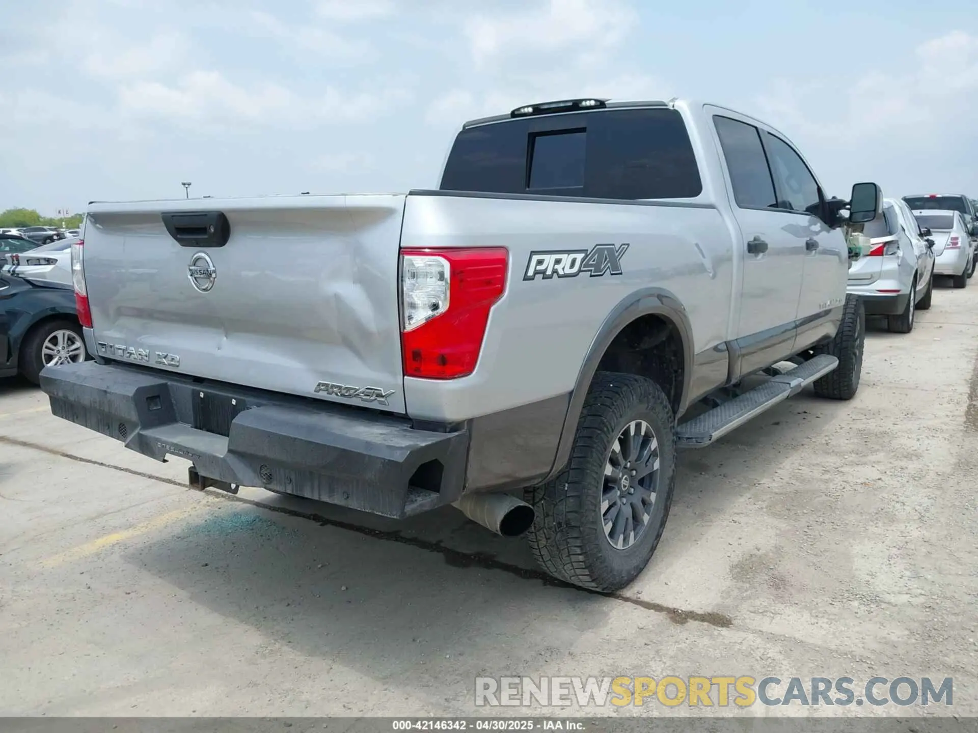4 fotografías del automóvil dañado 1N6BA1F43KN524400 NISSAN TITAN XD 2019