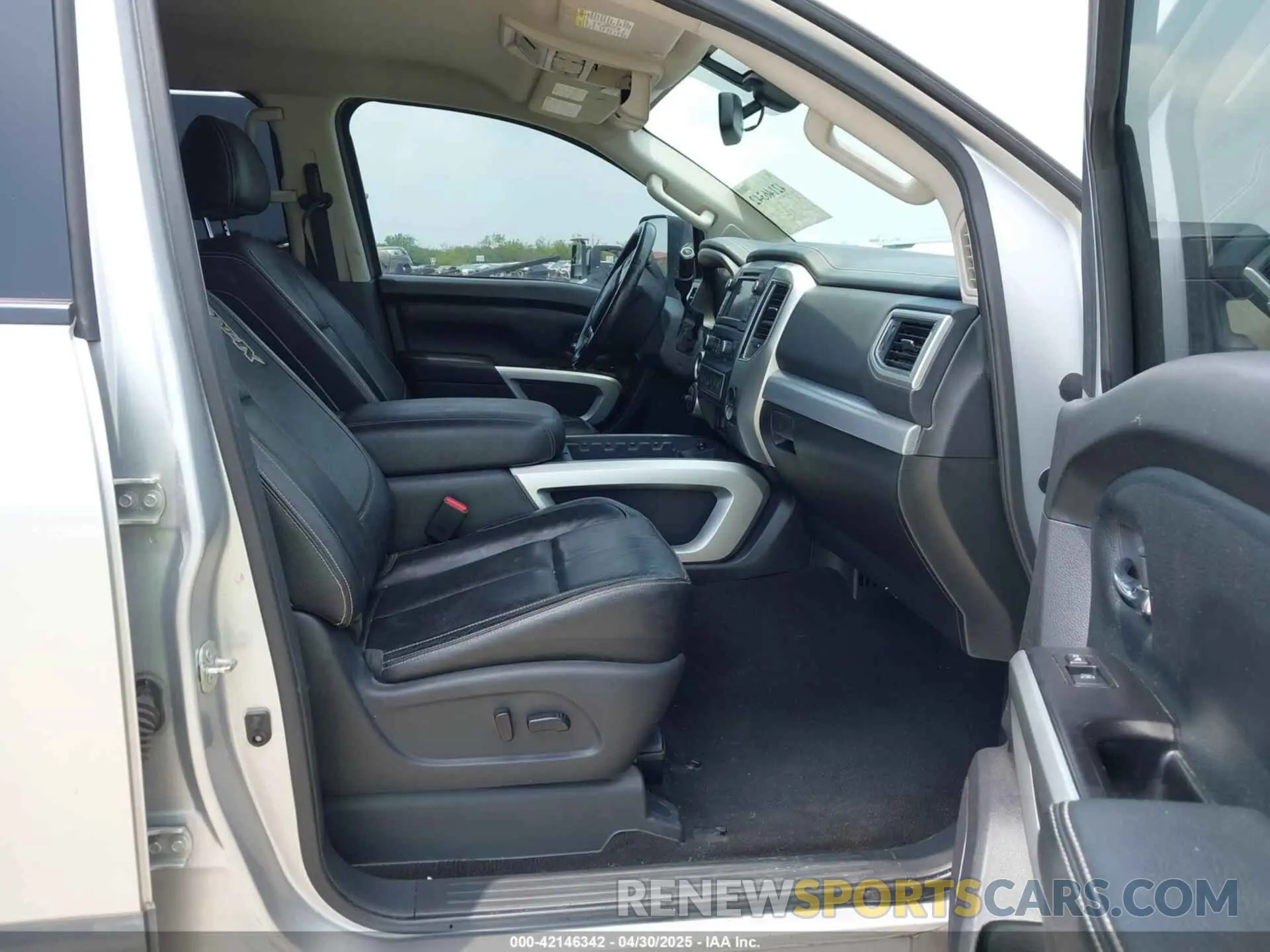5 fotografías del automóvil dañado 1N6BA1F43KN524400 NISSAN TITAN XD 2019