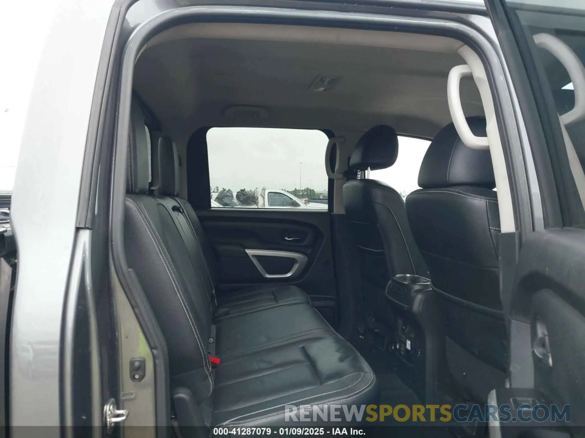 8 fotografías del automóvil dañado 1N6BA1F44KN509548 NISSAN TITAN XD 2019