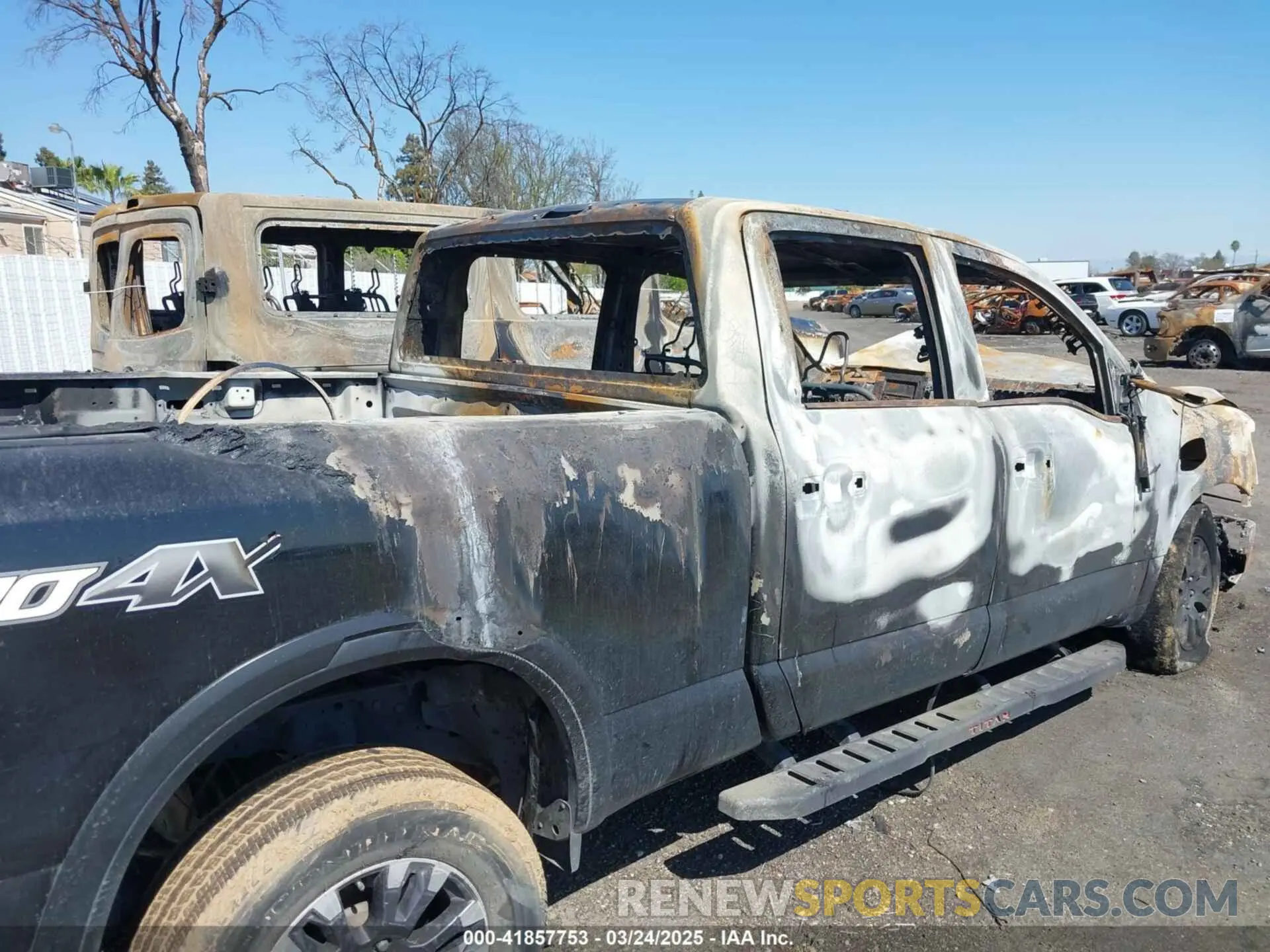 12 fotografías del automóvil dañado 1N6AA1FB8MN536023 NISSAN TITAN XD 2021