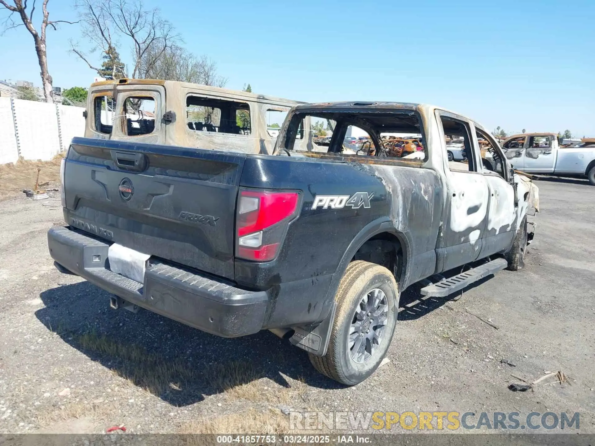 4 fotografías del automóvil dañado 1N6AA1FB8MN536023 NISSAN TITAN XD 2021