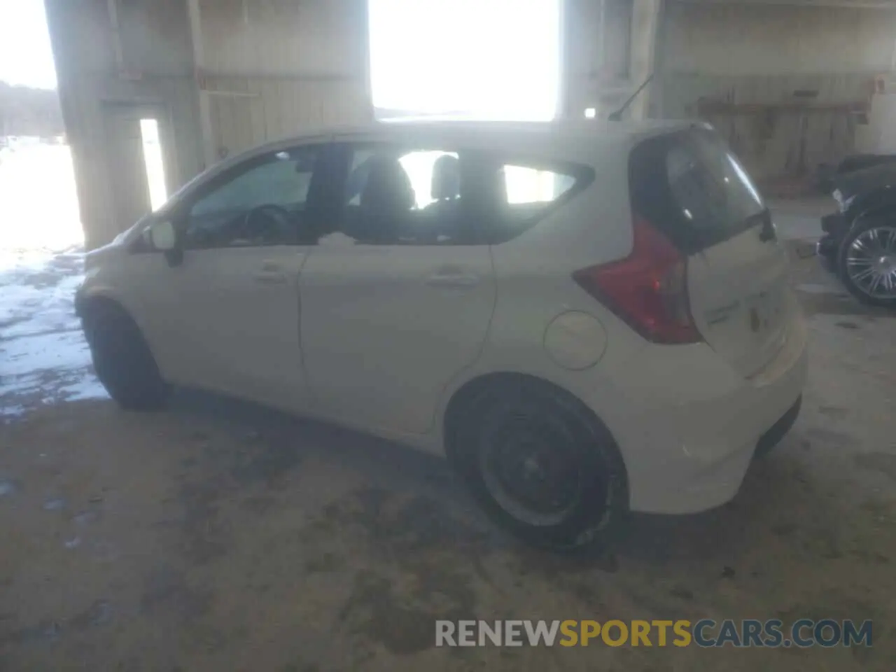2 fotografías del automóvil dañado 3N1CE2CP0KL366648 NISSAN VERSA 2019