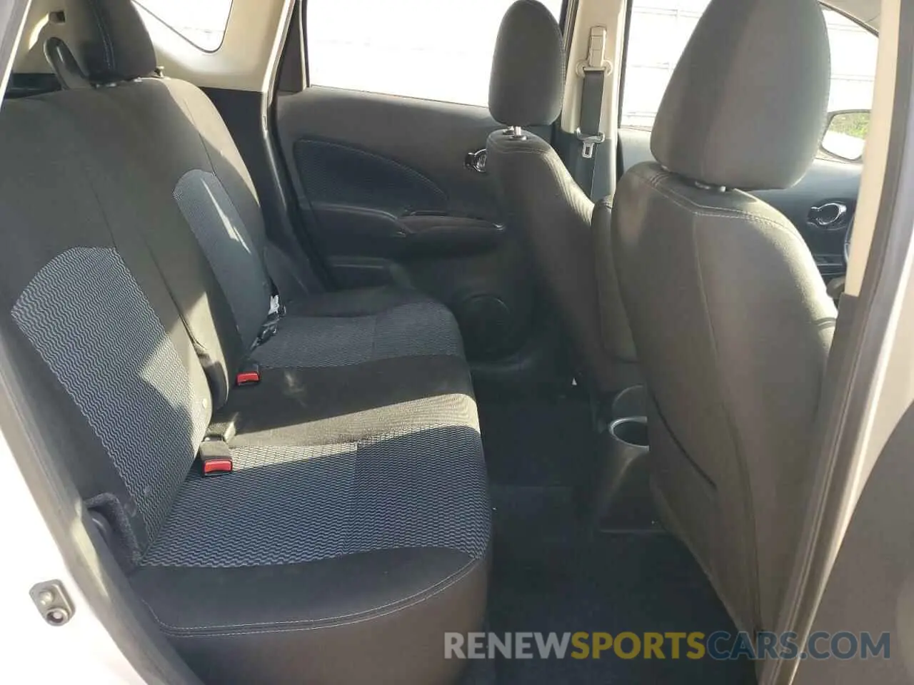 10 fotografías del automóvil dañado 3N1CE2CP2KL353948 NISSAN VERSA 2019