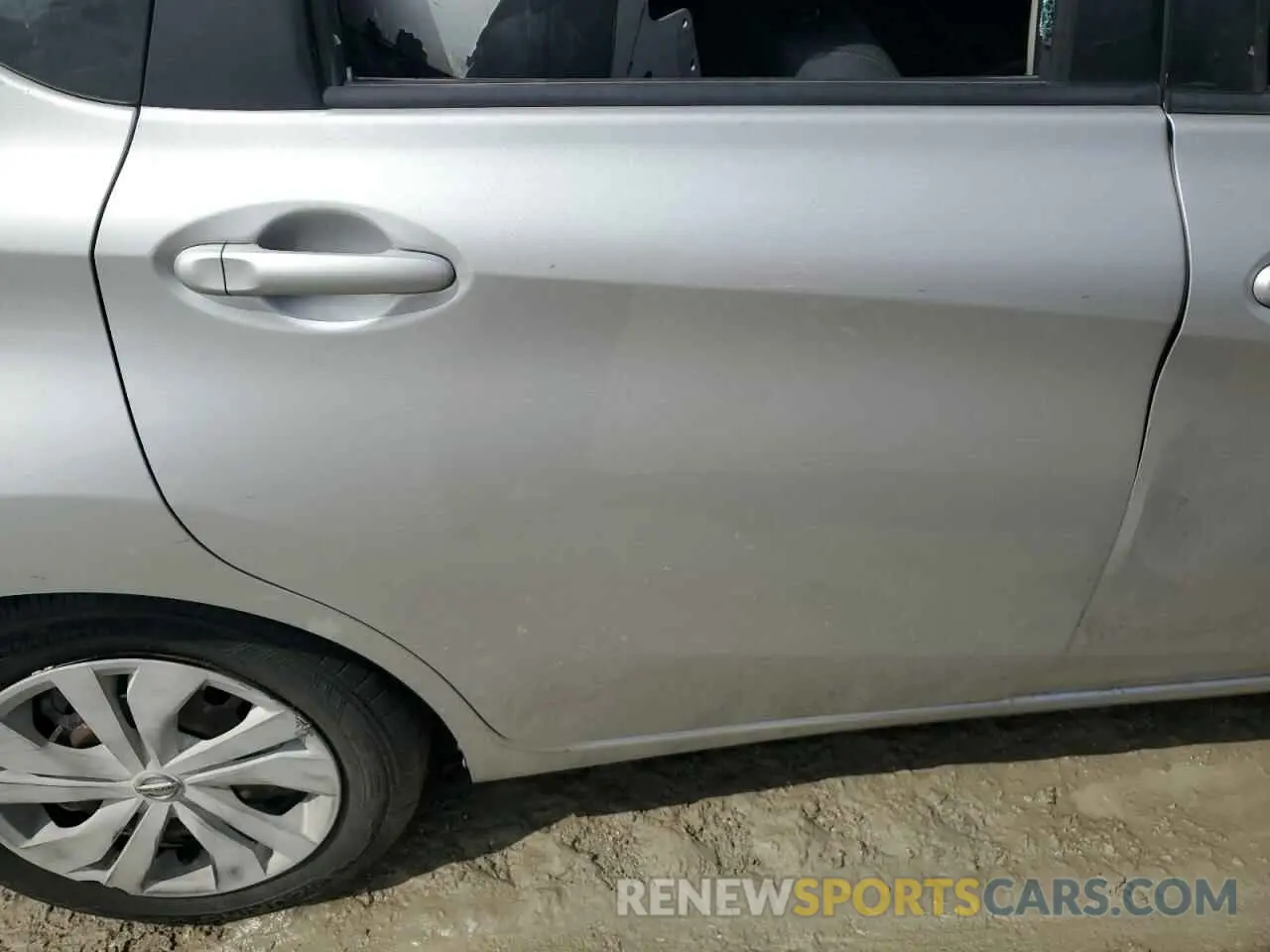 10 fotografías del automóvil dañado 3N1CE2CP3KL356535 NISSAN VERSA 2019