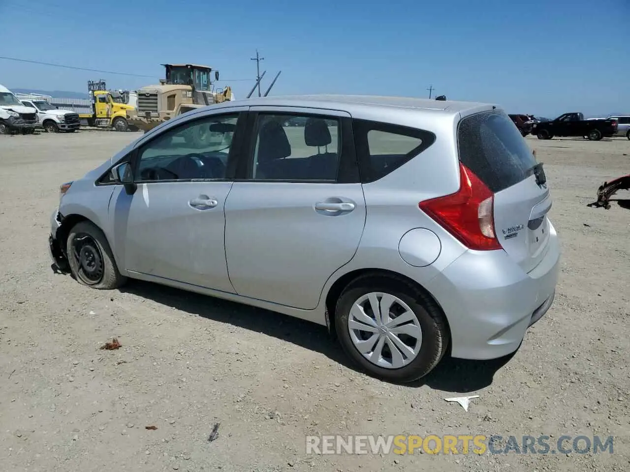 2 fotografías del automóvil dañado 3N1CE2CP5KL357640 NISSAN VERSA 2019