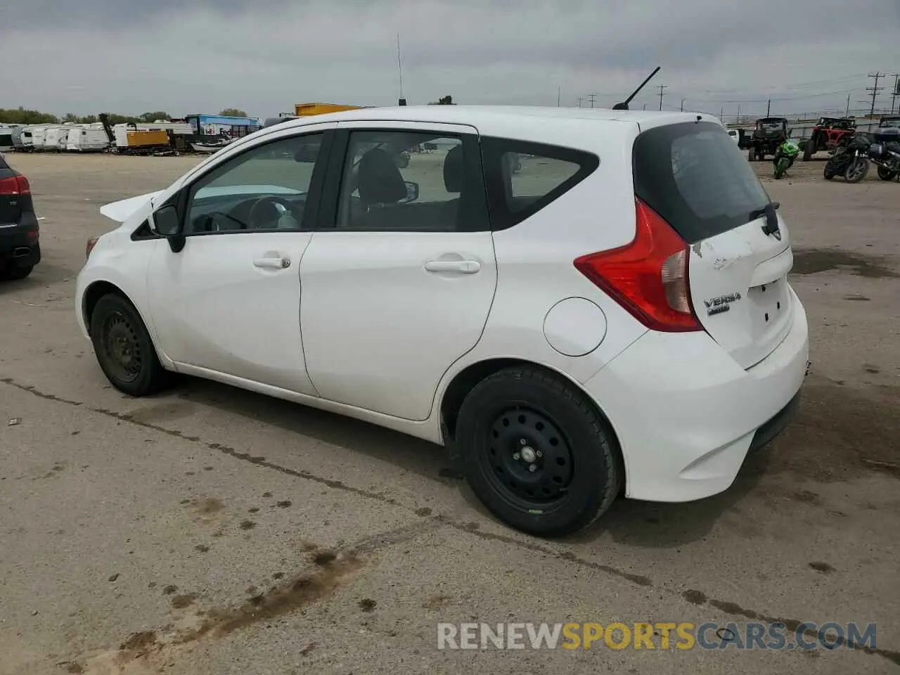2 fotografías del automóvil dañado 3N1CE2CP7KL355422 NISSAN VERSA 2019