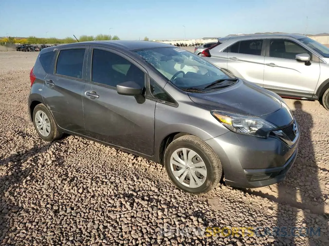 4 fotografías del automóvil dañado 3N1CE2CPXKL360906 NISSAN VERSA 2019