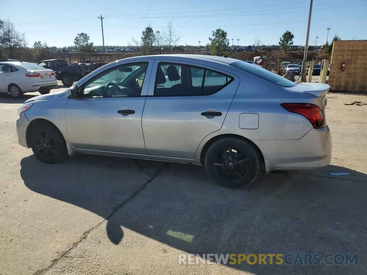 2 fotografías del automóvil dañado 3N1CN7AP0KL820915 NISSAN VERSA 2019
