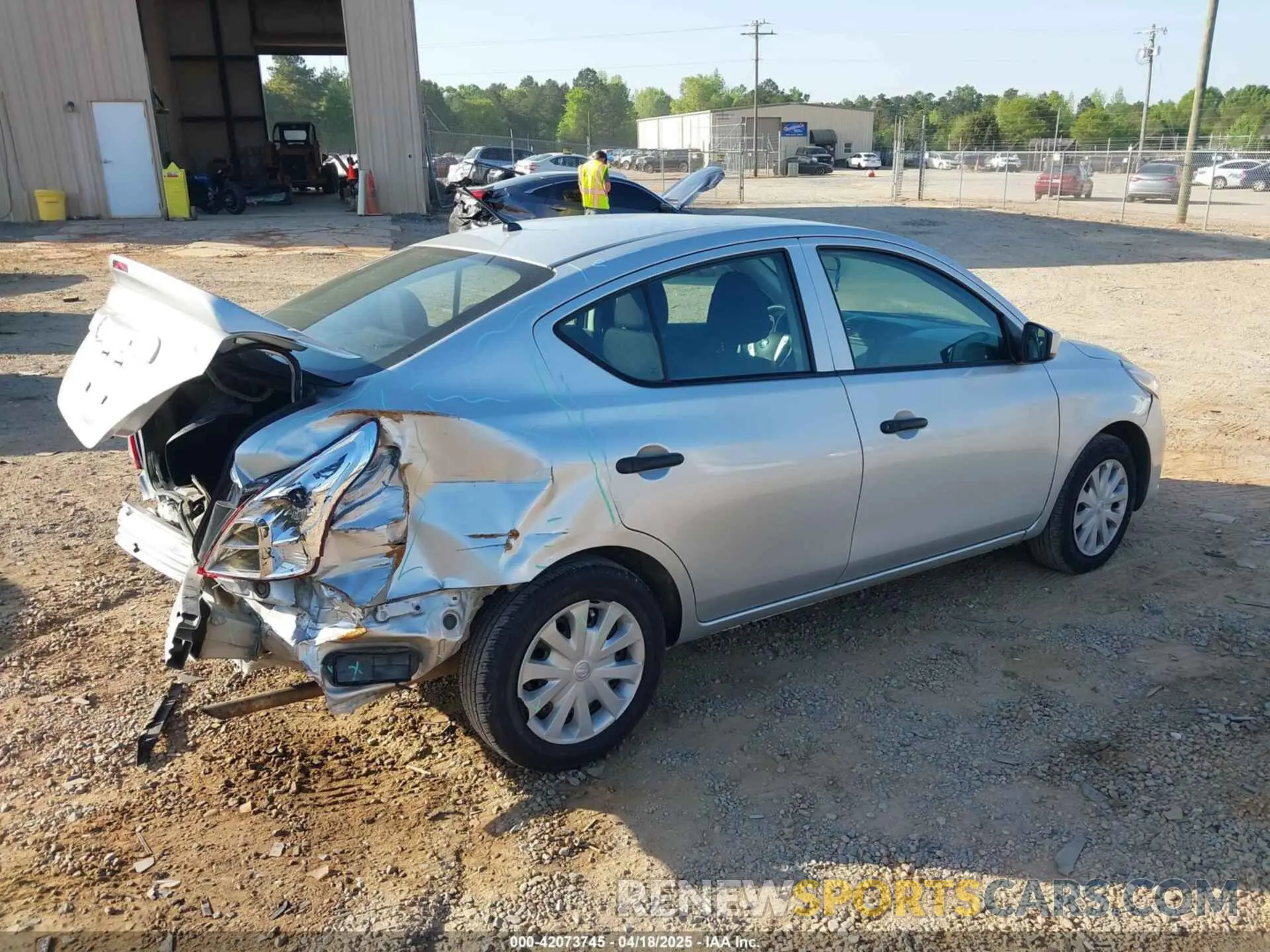 4 fotografías del automóvil dañado 3N1CN7AP0KL823202 NISSAN VERSA 2019