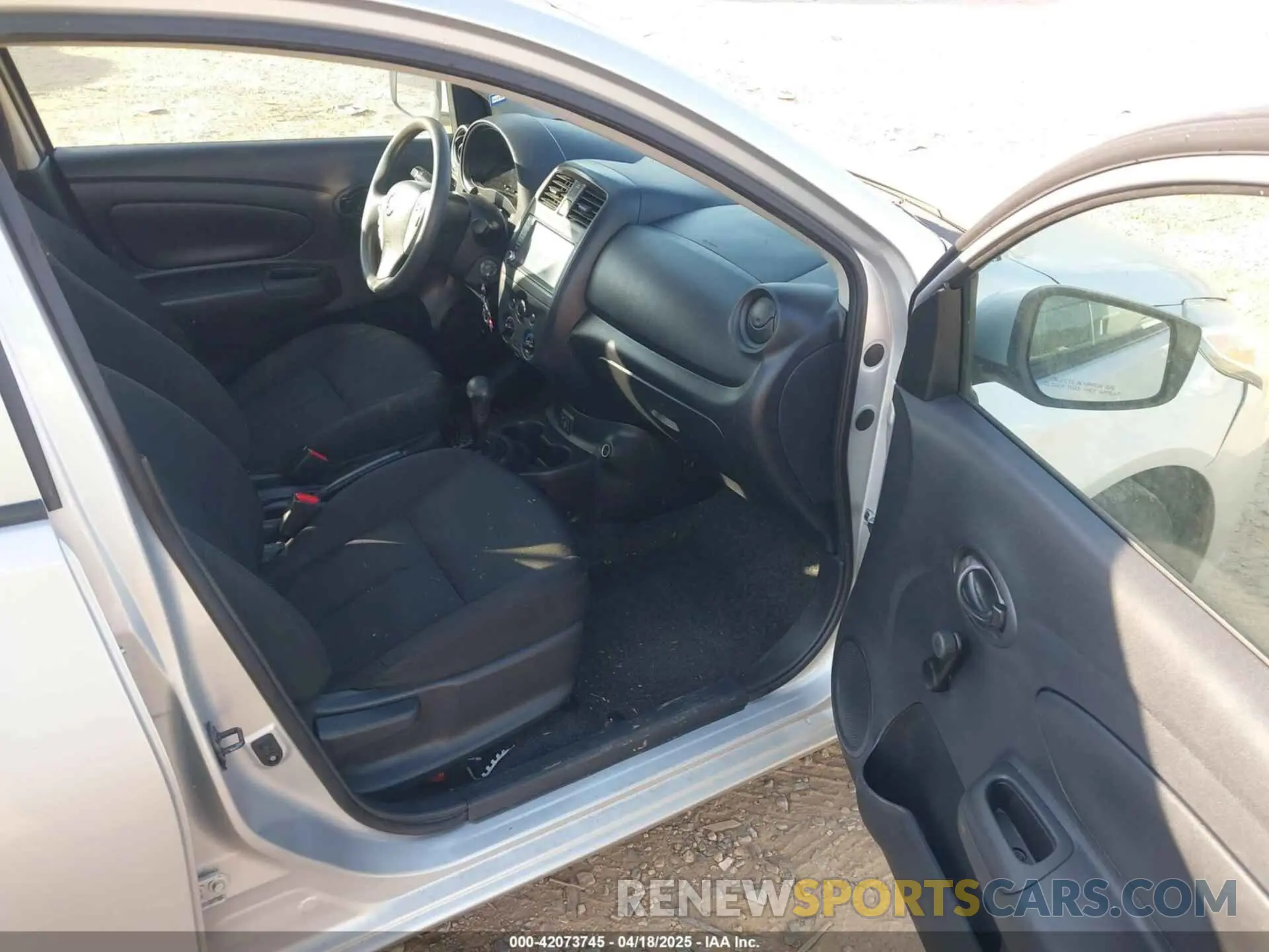5 fotografías del automóvil dañado 3N1CN7AP0KL823202 NISSAN VERSA 2019
