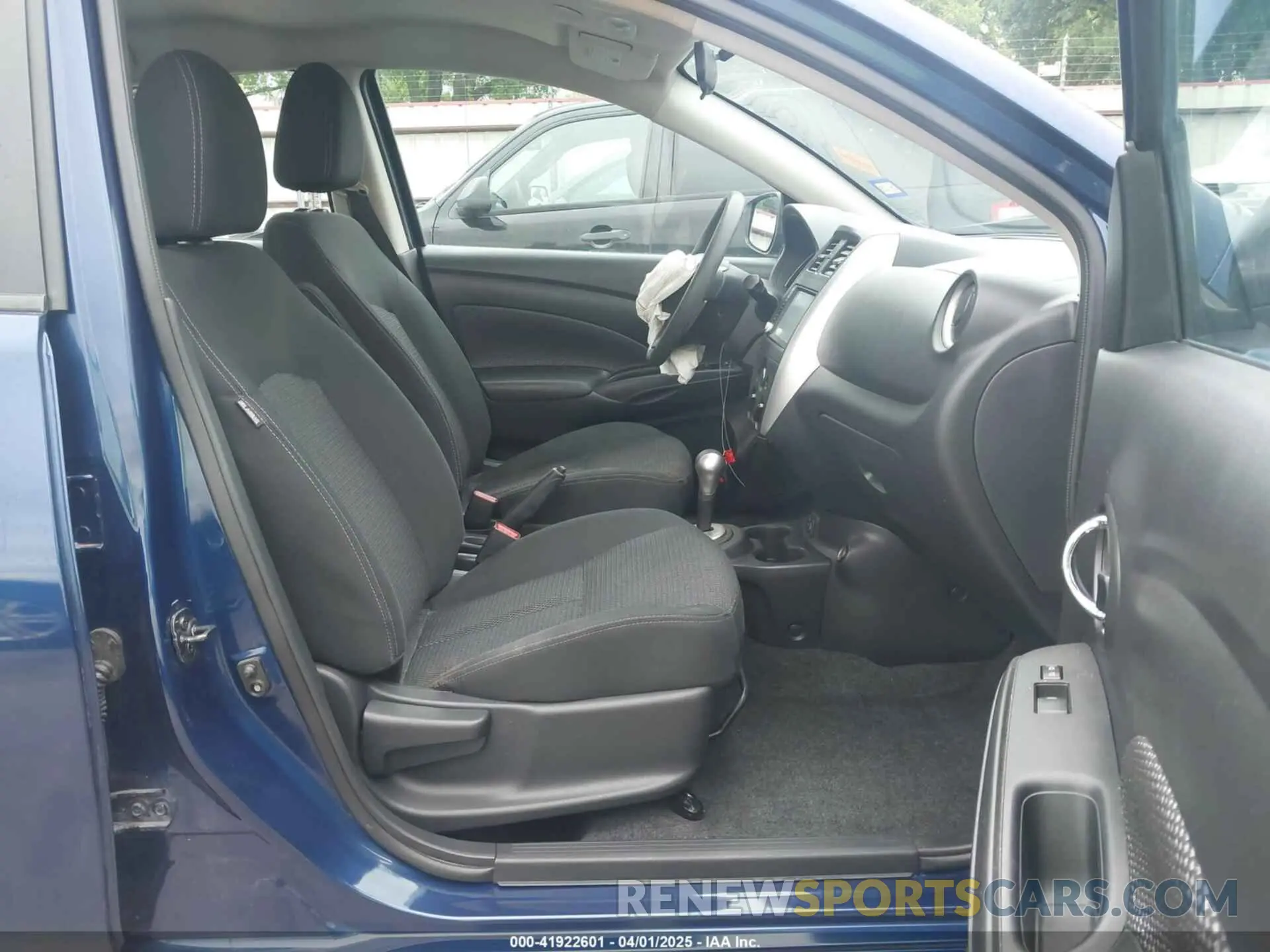 5 fotografías del automóvil dañado 3N1CN7AP0KL827024 NISSAN VERSA 2019
