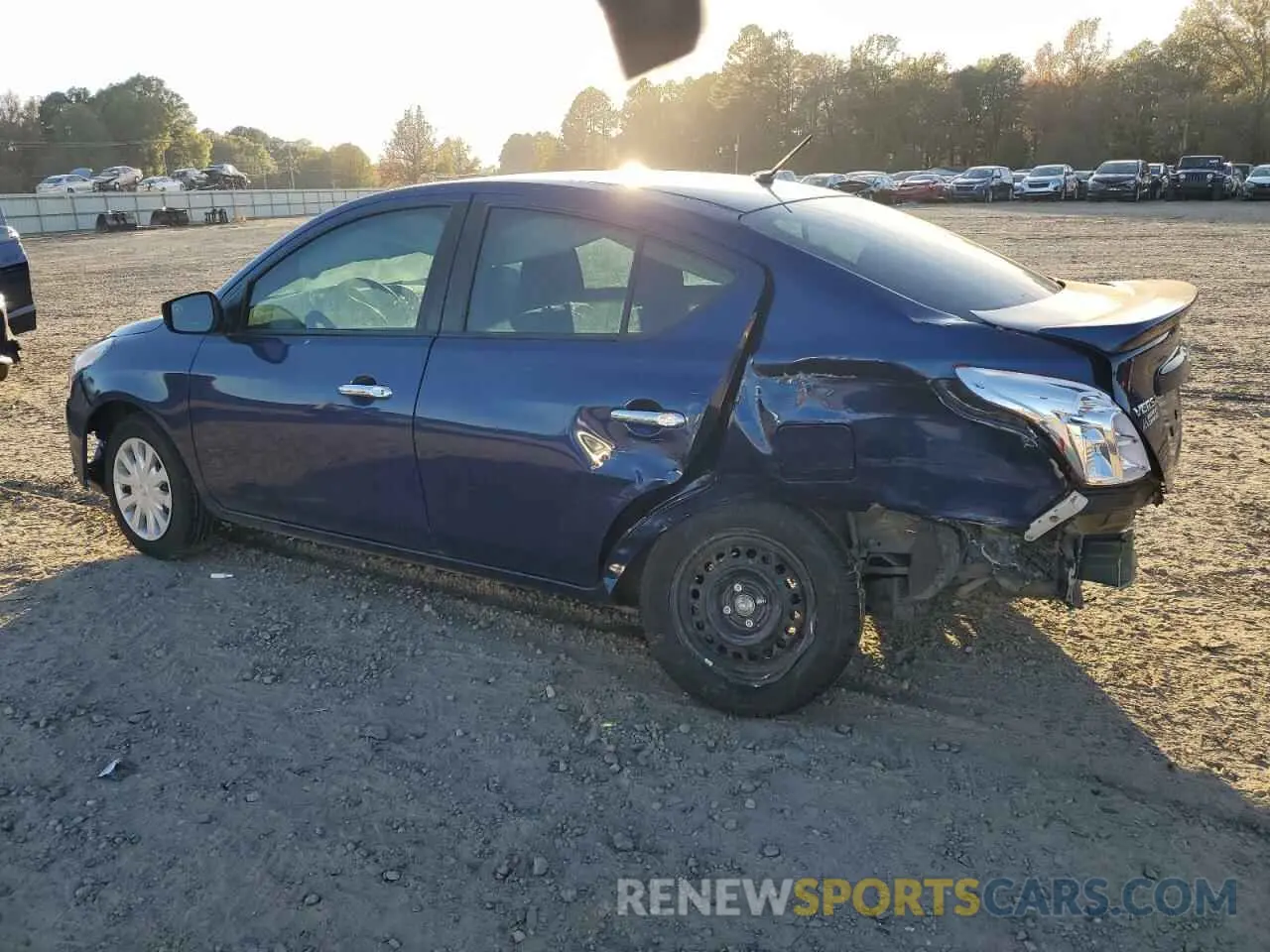 2 fotografías del automóvil dañado 3N1CN7AP0KL841988 NISSAN VERSA 2019