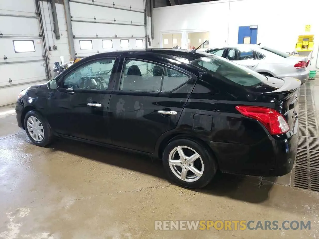 2 fotografías del automóvil dañado 3N1CN7AP0KL844390 NISSAN VERSA 2019