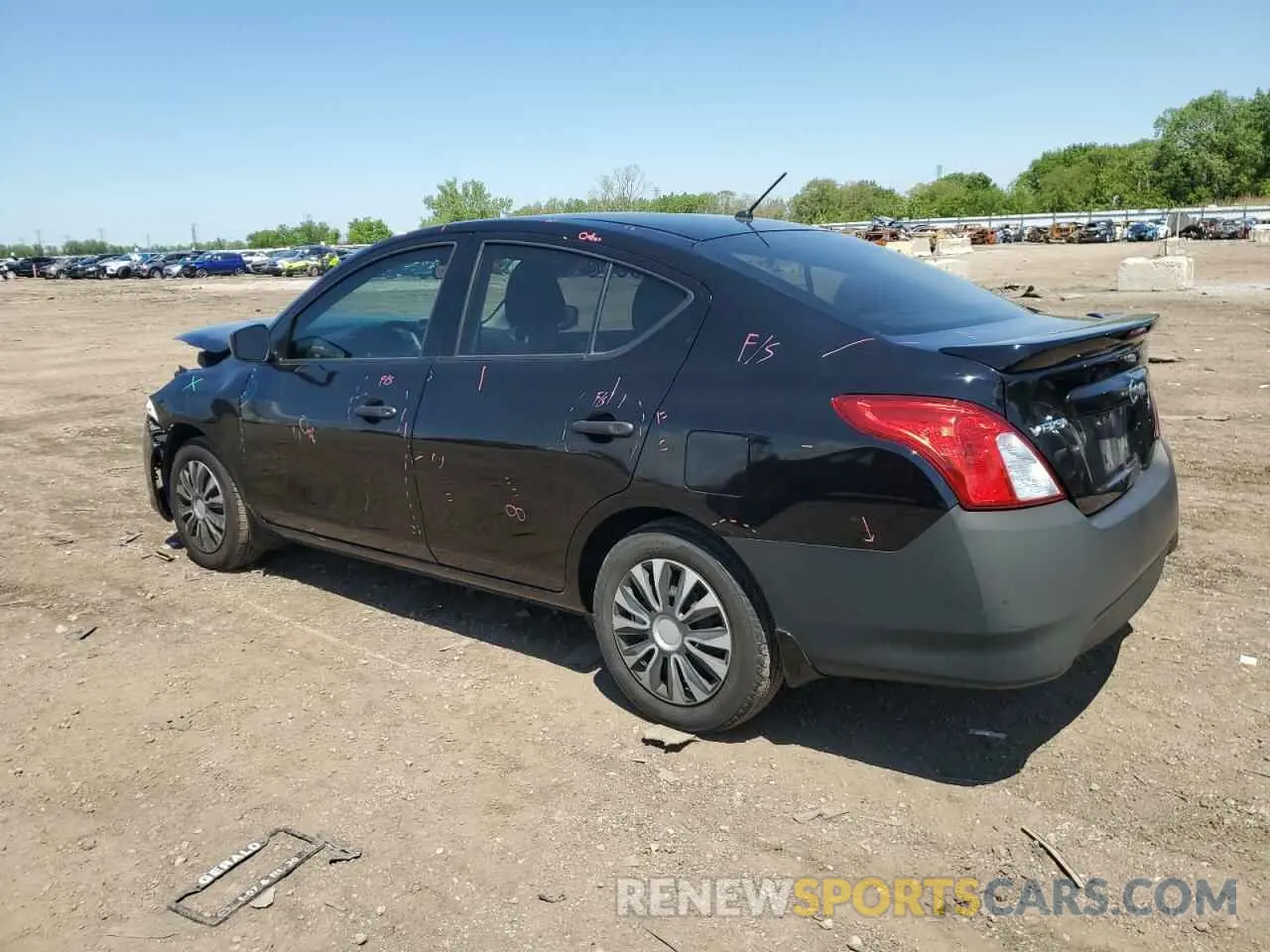 2 fotografías del automóvil dañado 3N1CN7AP1KL807865 NISSAN VERSA 2019