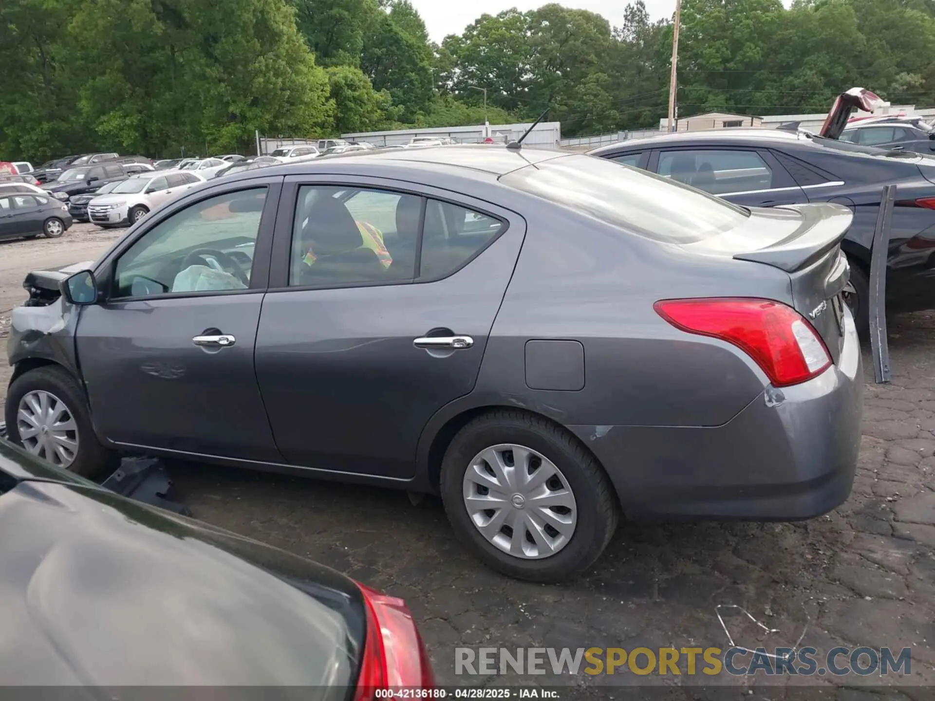 14 fotografías del automóvil dañado 3N1CN7AP1KL869816 NISSAN VERSA 2019