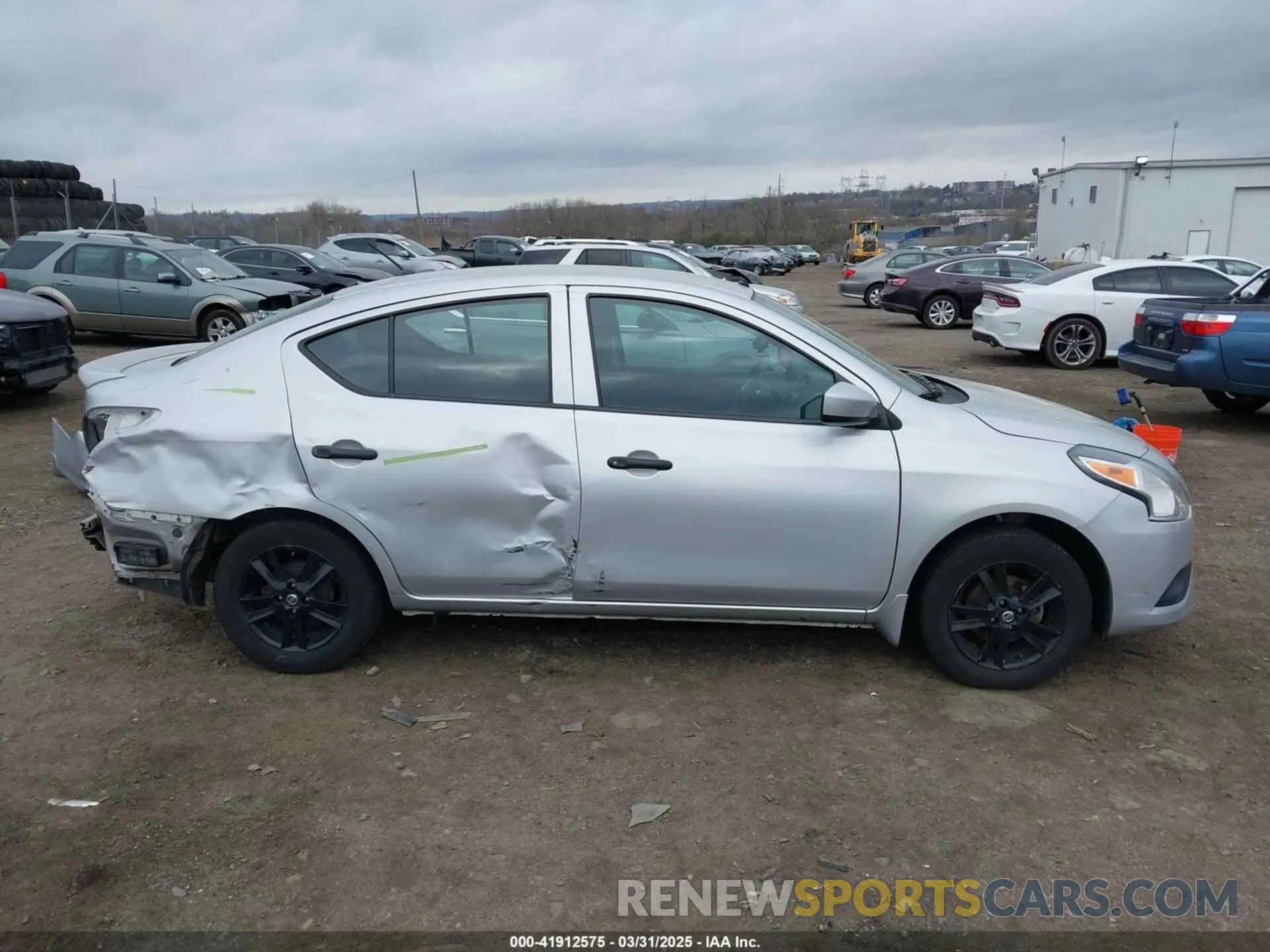 14 fotografías del automóvil dañado 3N1CN7AP2KL821435 NISSAN VERSA 2019