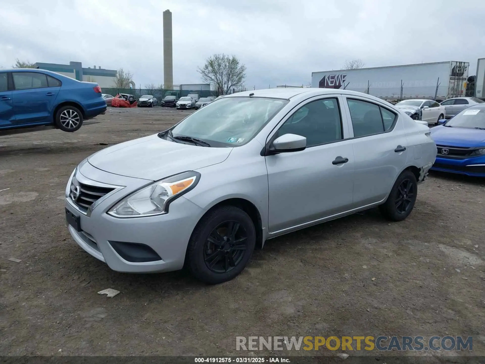2 fotografías del automóvil dañado 3N1CN7AP2KL821435 NISSAN VERSA 2019