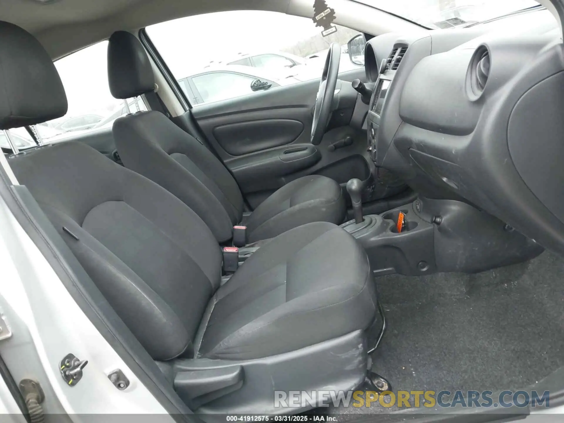 5 fotografías del automóvil dañado 3N1CN7AP2KL821435 NISSAN VERSA 2019