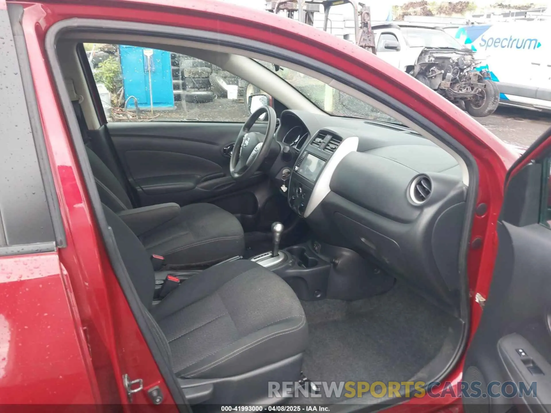 5 fotografías del automóvil dañado 3N1CN7AP2KL824660 NISSAN VERSA 2019