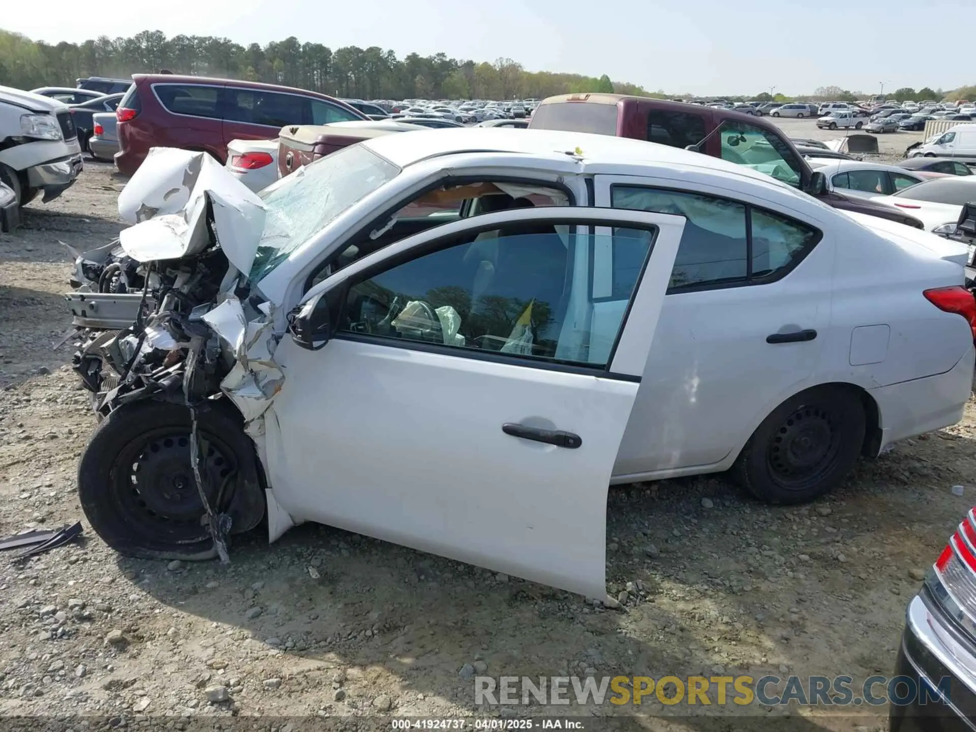 14 fotografías del automóvil dañado 3N1CN7AP2KL836615 NISSAN VERSA 2019