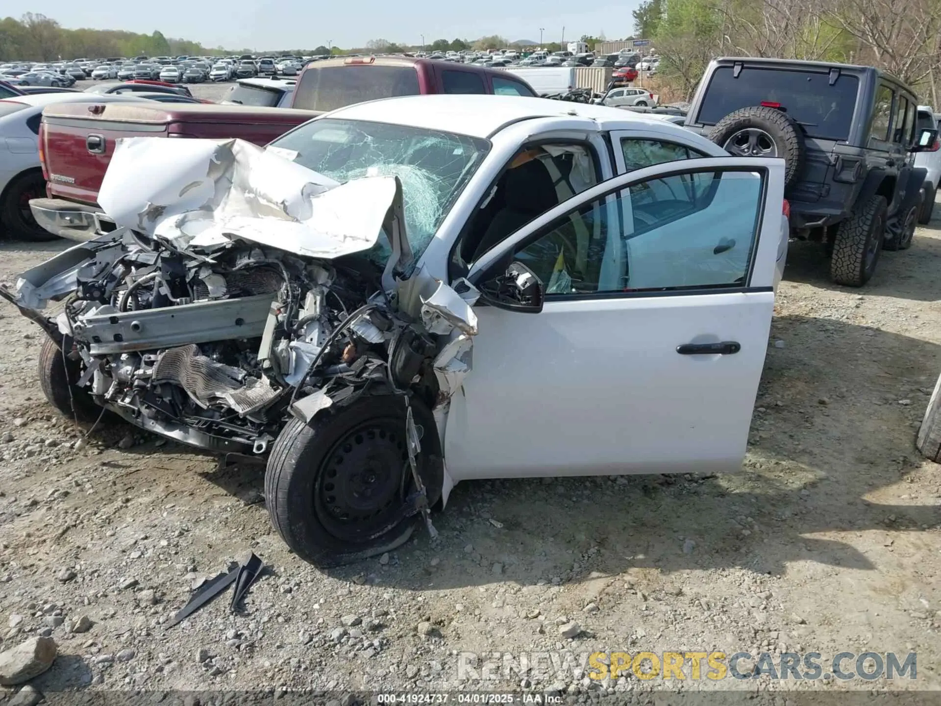 2 fotografías del automóvil dañado 3N1CN7AP2KL836615 NISSAN VERSA 2019