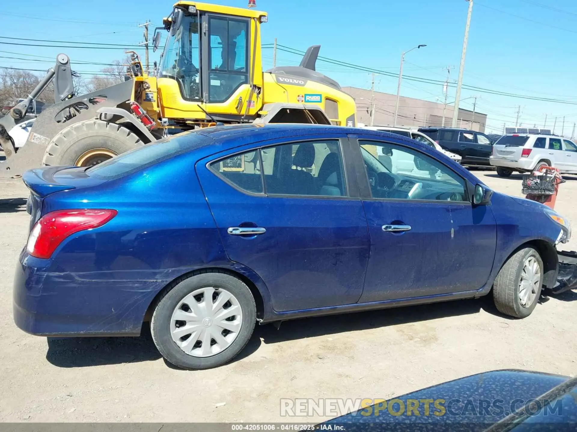 13 fotografías del automóvil dañado 3N1CN7AP2KL842799 NISSAN VERSA 2019
