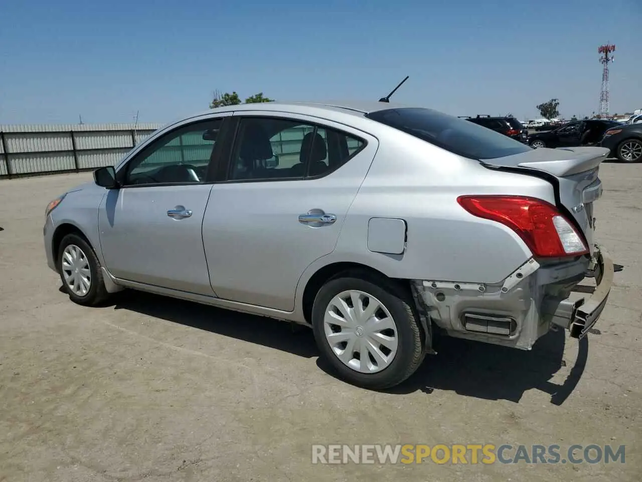 2 fotografías del automóvil dañado 3N1CN7AP2KL850224 NISSAN VERSA 2019
