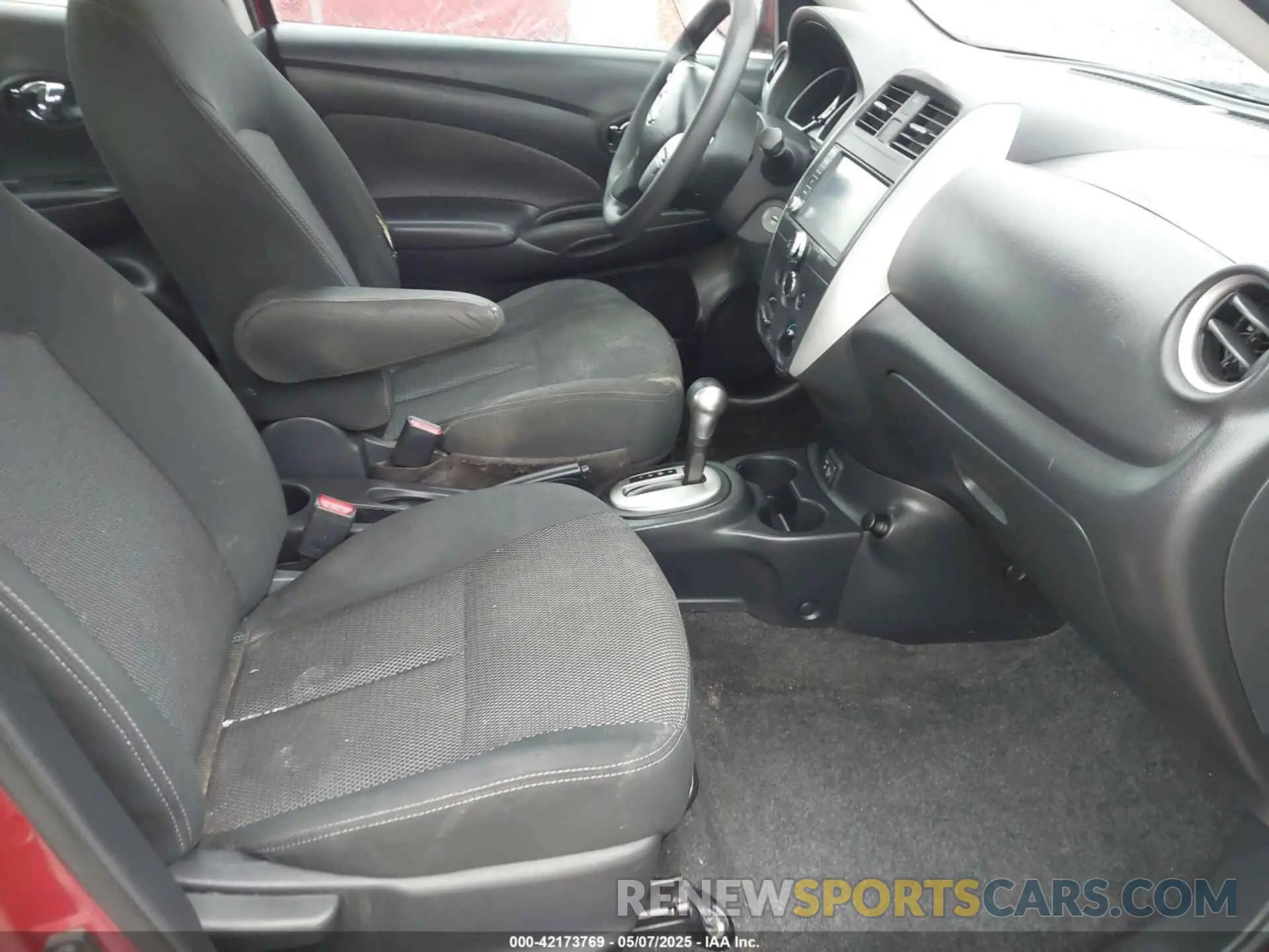 5 fotografías del automóvil dañado 3N1CN7AP2KL856511 NISSAN VERSA 2019