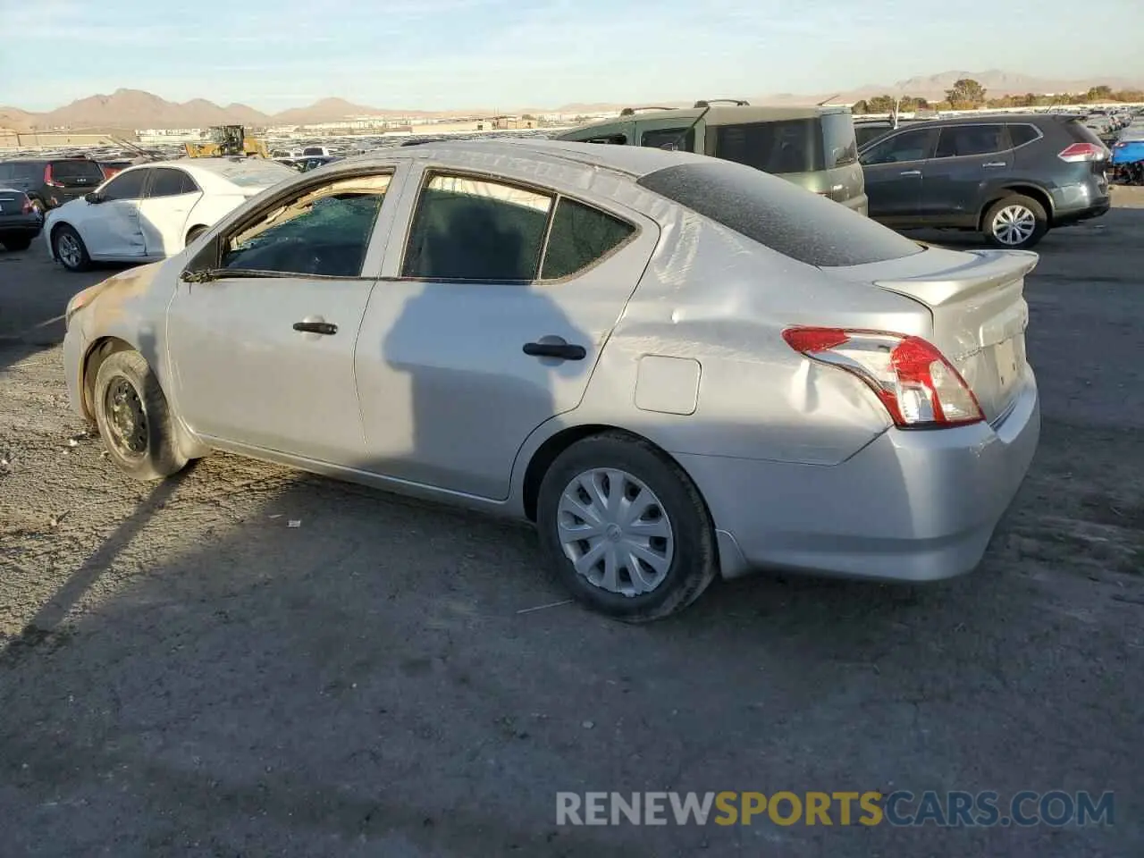 2 fotografías del automóvil dañado 3N1CN7AP3KL816812 NISSAN VERSA 2019