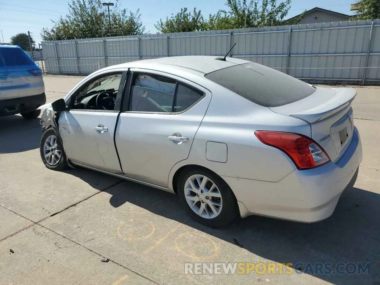 2 fotografías del automóvil dañado 3N1CN7AP3KL828894 NISSAN VERSA 2019
