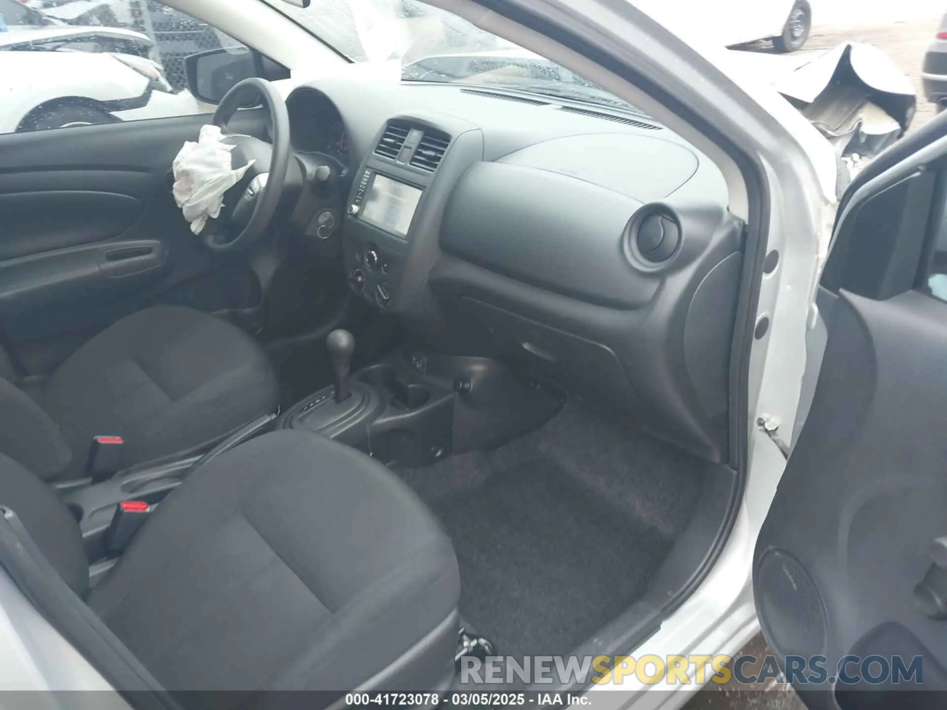 5 fotografías del automóvil dañado 3N1CN7AP3KL830063 NISSAN VERSA 2019