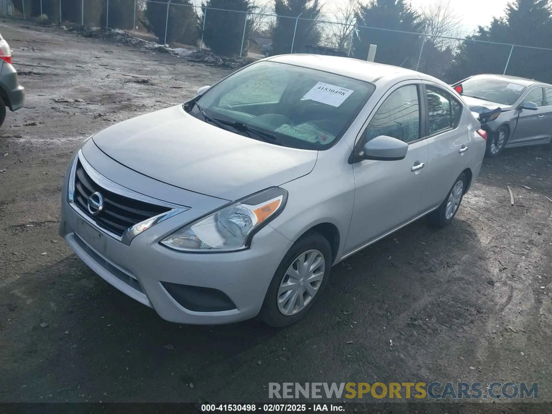 2 fotografías del automóvil dañado 3N1CN7AP3KL852452 NISSAN VERSA 2019