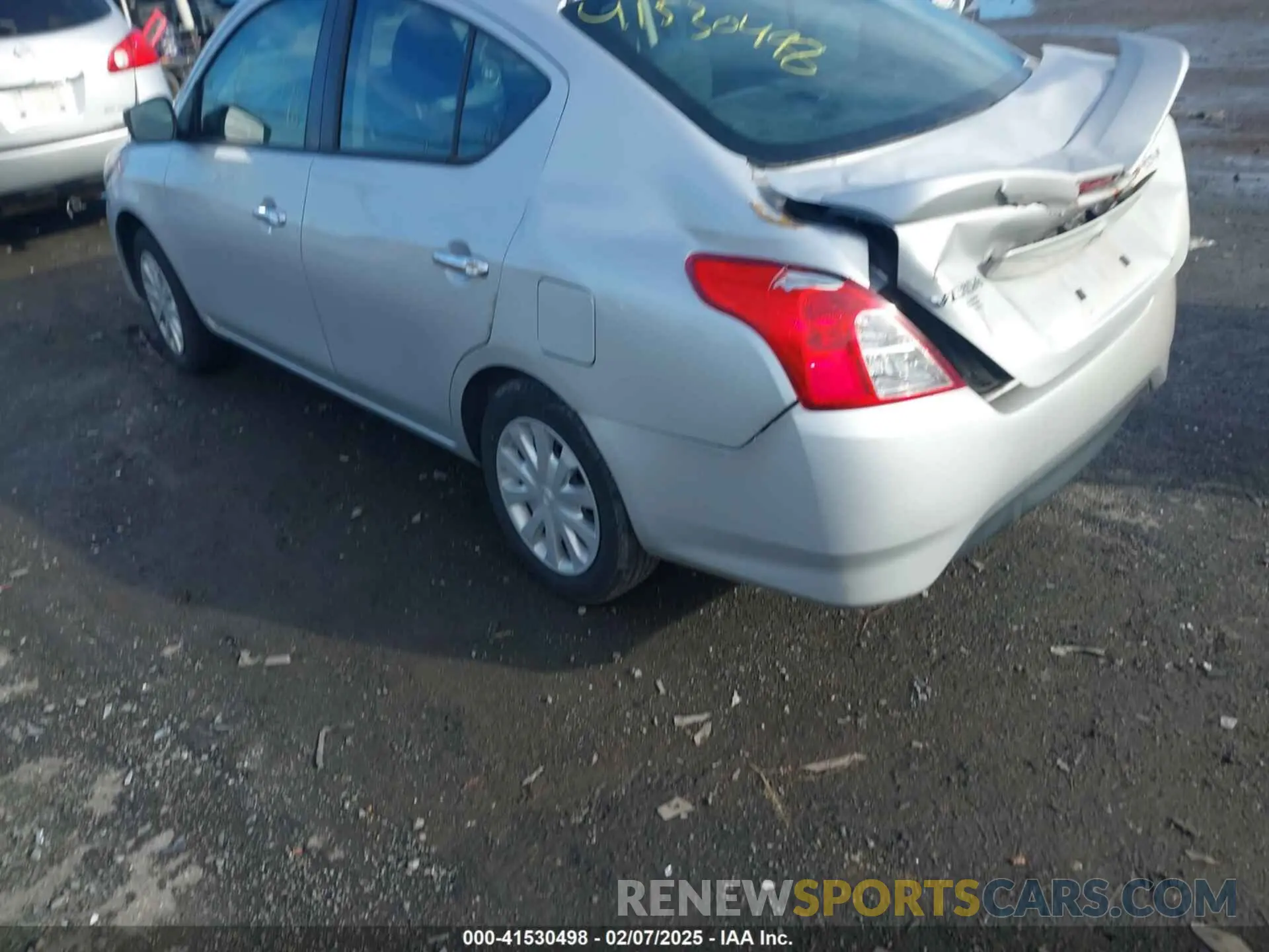 3 fotografías del automóvil dañado 3N1CN7AP3KL852452 NISSAN VERSA 2019
