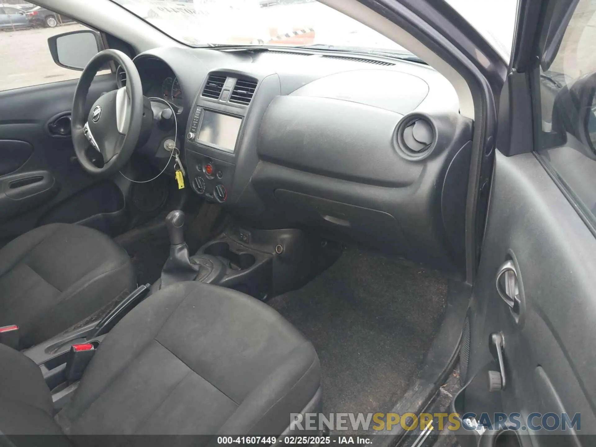 5 fotografías del automóvil dañado 3N1CN7AP3KL870613 NISSAN VERSA 2019