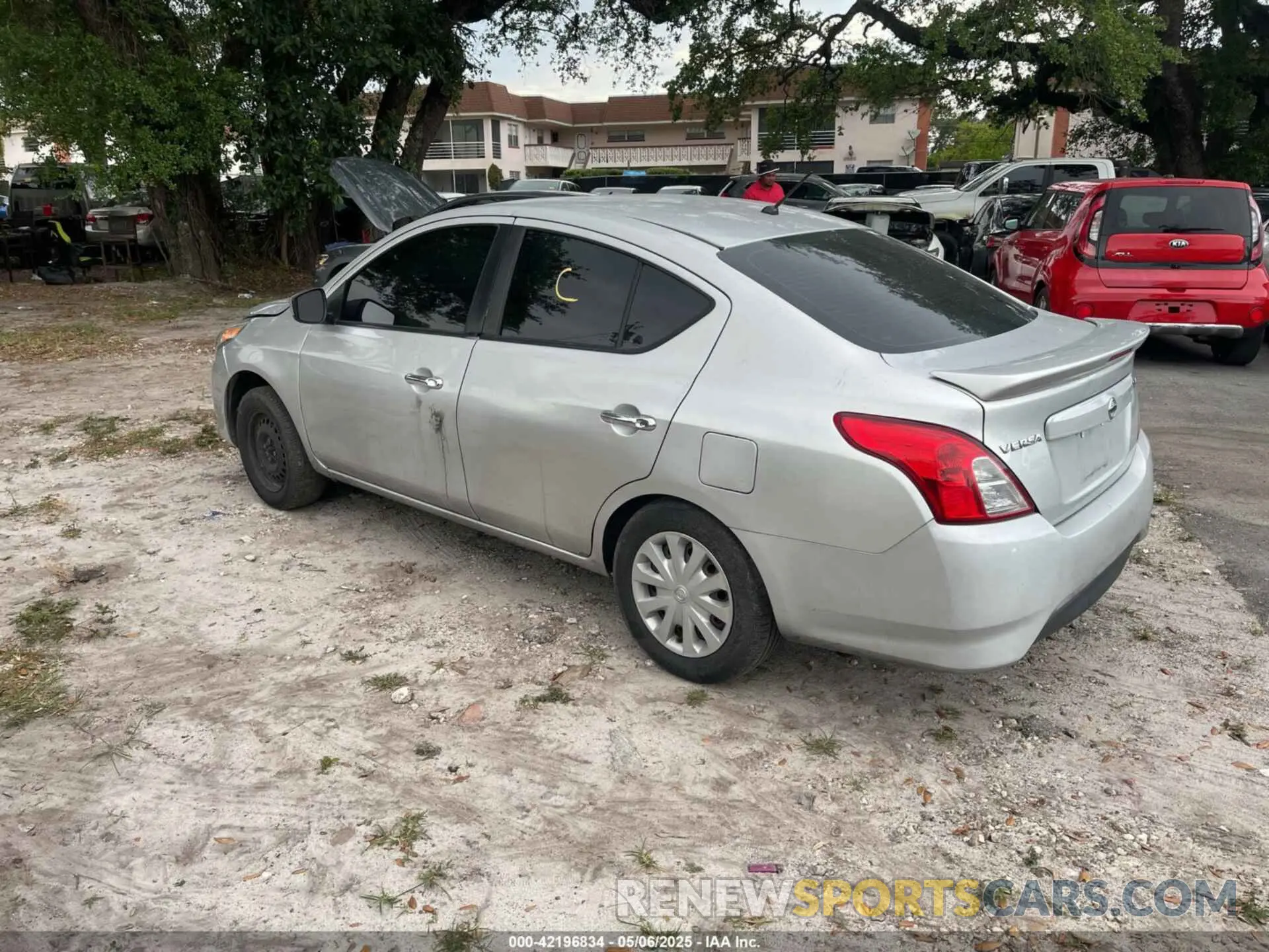3 fotografías del automóvil dañado 3N1CN7AP4KL804958 NISSAN VERSA 2019