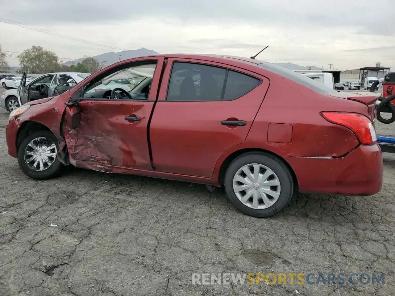 2 fotografías del automóvil dañado 3N1CN7AP4KL812994 NISSAN VERSA 2019