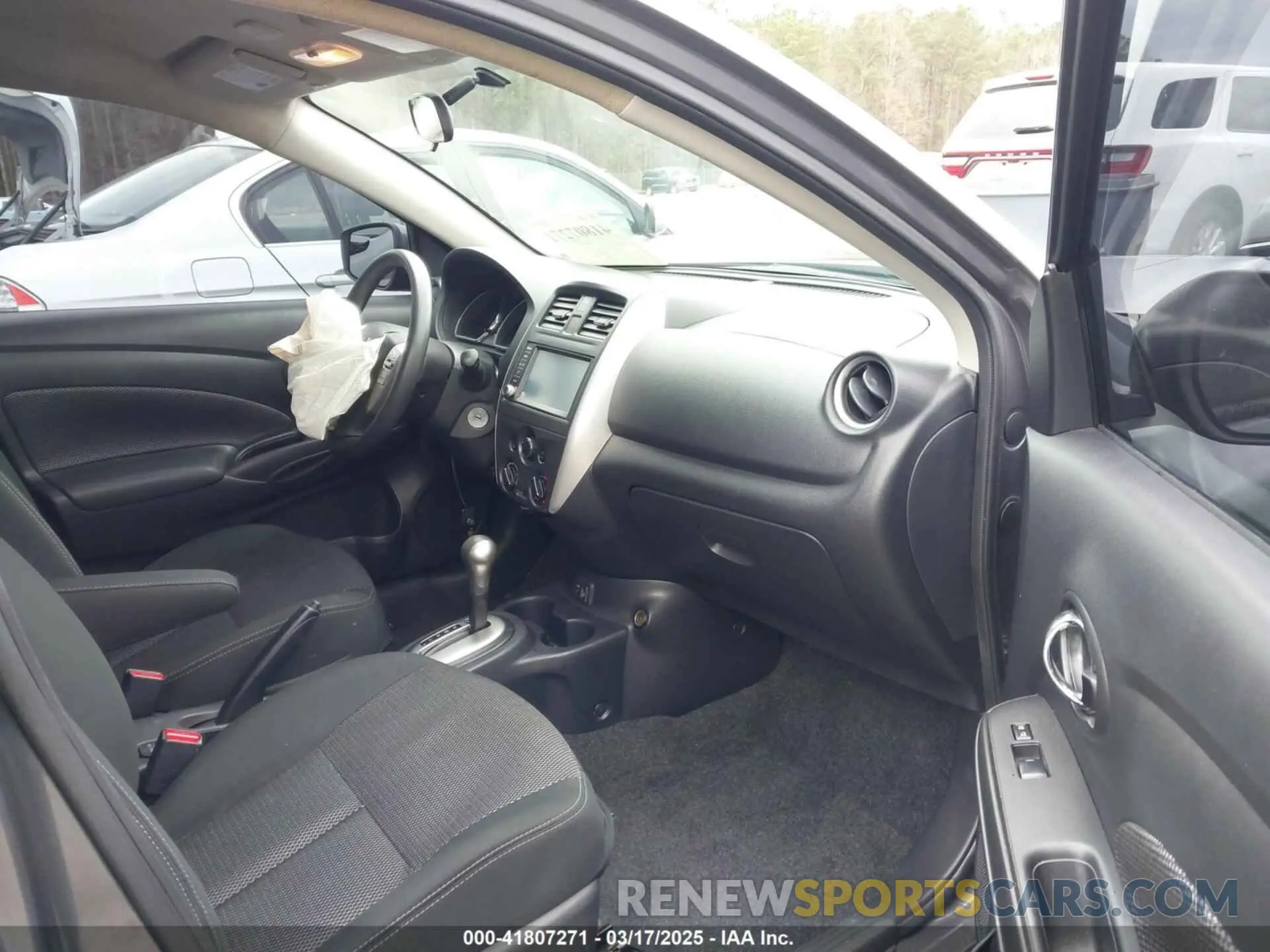 5 fotografías del automóvil dañado 3N1CN7AP4KL831867 NISSAN VERSA 2019