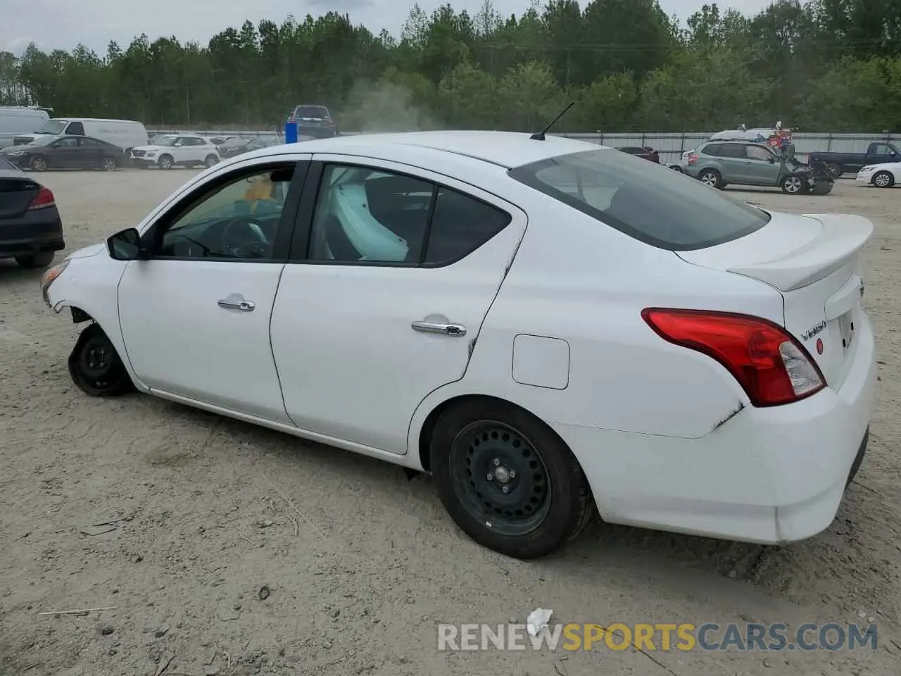2 fotografías del automóvil dañado 3N1CN7AP4KL832050 NISSAN VERSA 2019