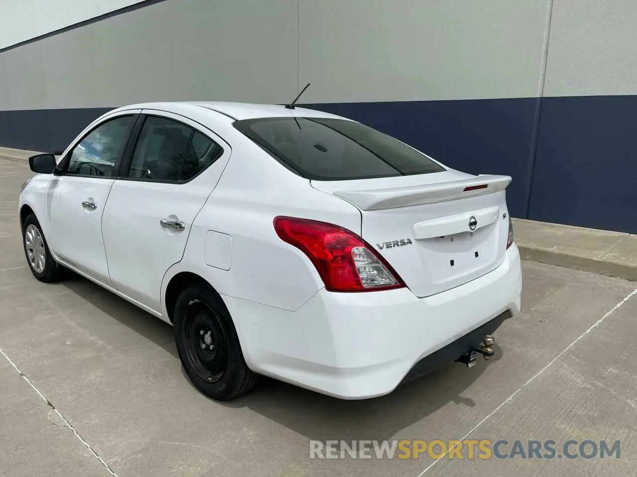 3 fotografías del automóvil dañado 3N1CN7AP4KL853965 NISSAN VERSA 2019