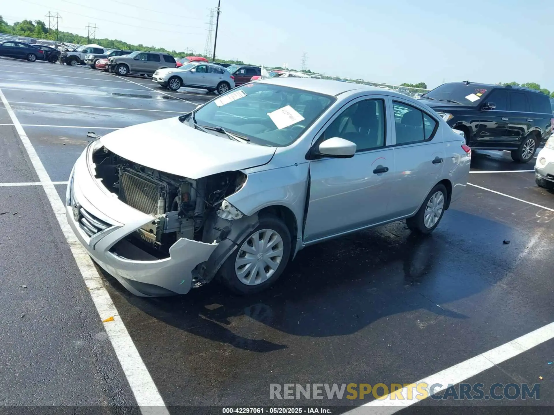 2 fotografías del automóvil dañado 3N1CN7AP5KL829013 NISSAN VERSA 2019