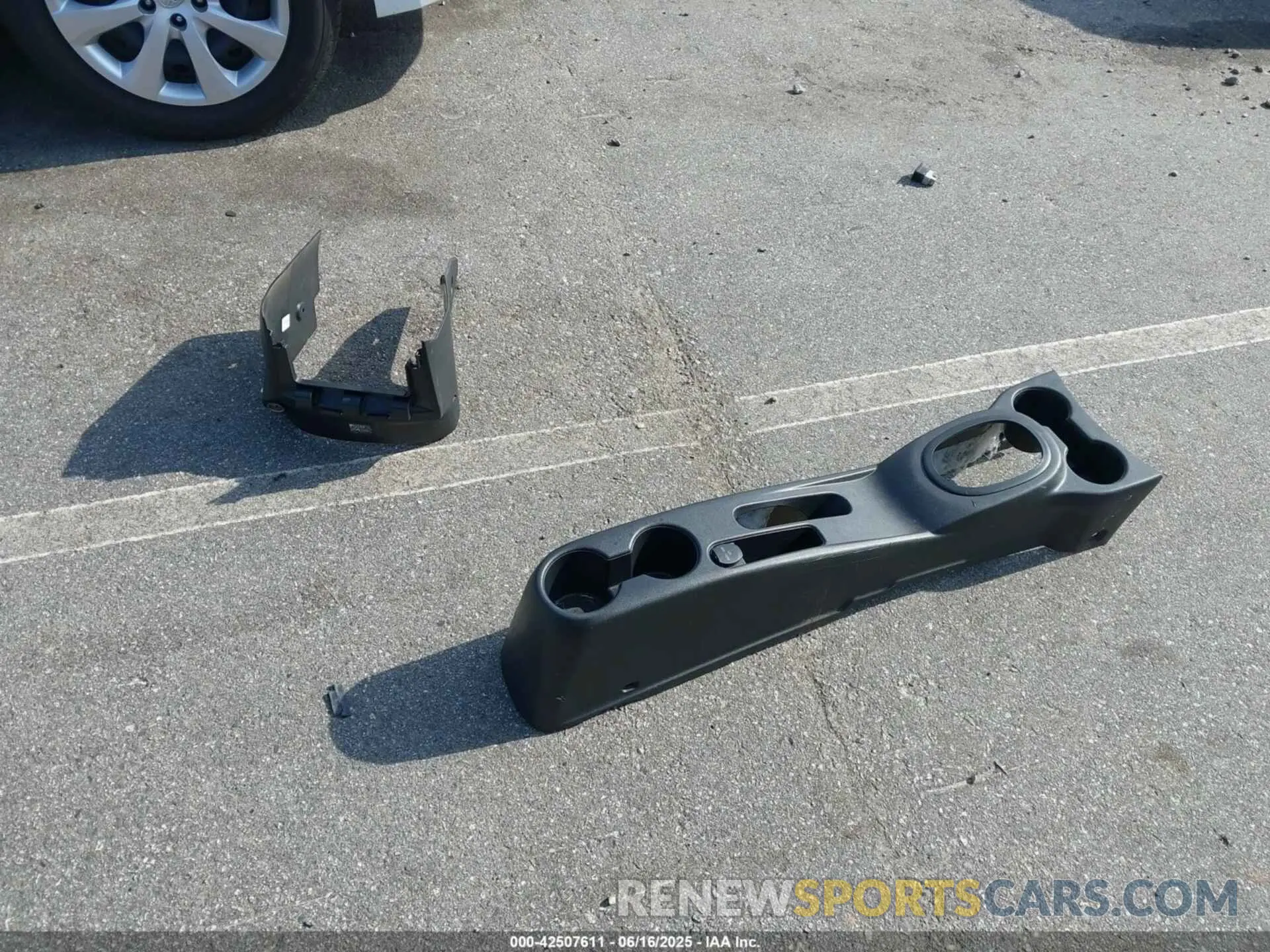 12 fotografías del automóvil dañado 3N1CN7AP5KL829352 NISSAN VERSA 2019