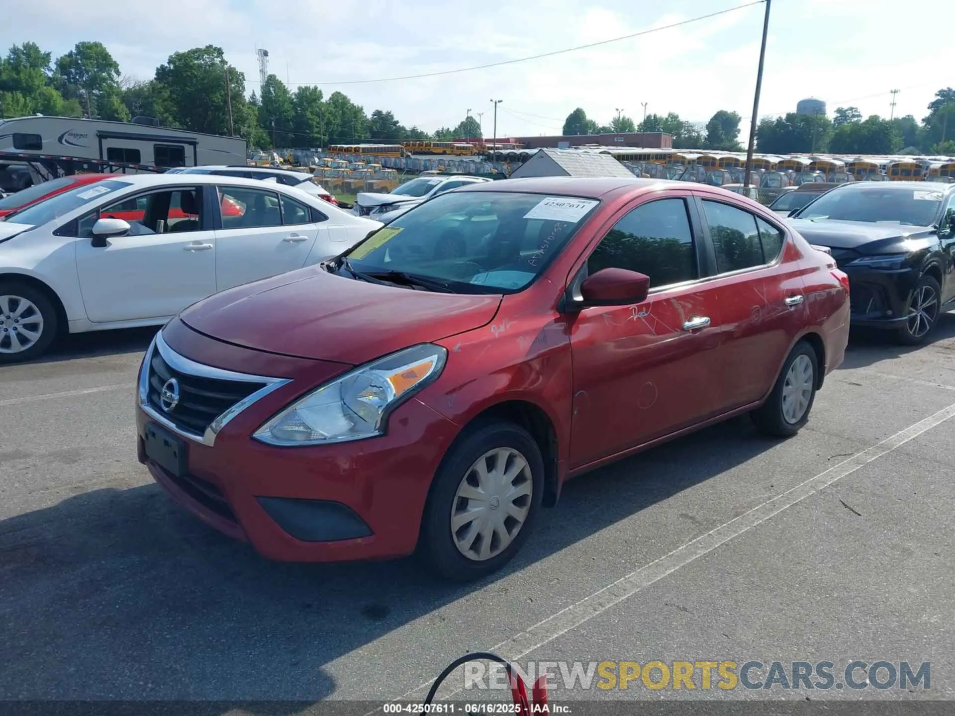 2 fotografías del automóvil dañado 3N1CN7AP5KL829352 NISSAN VERSA 2019