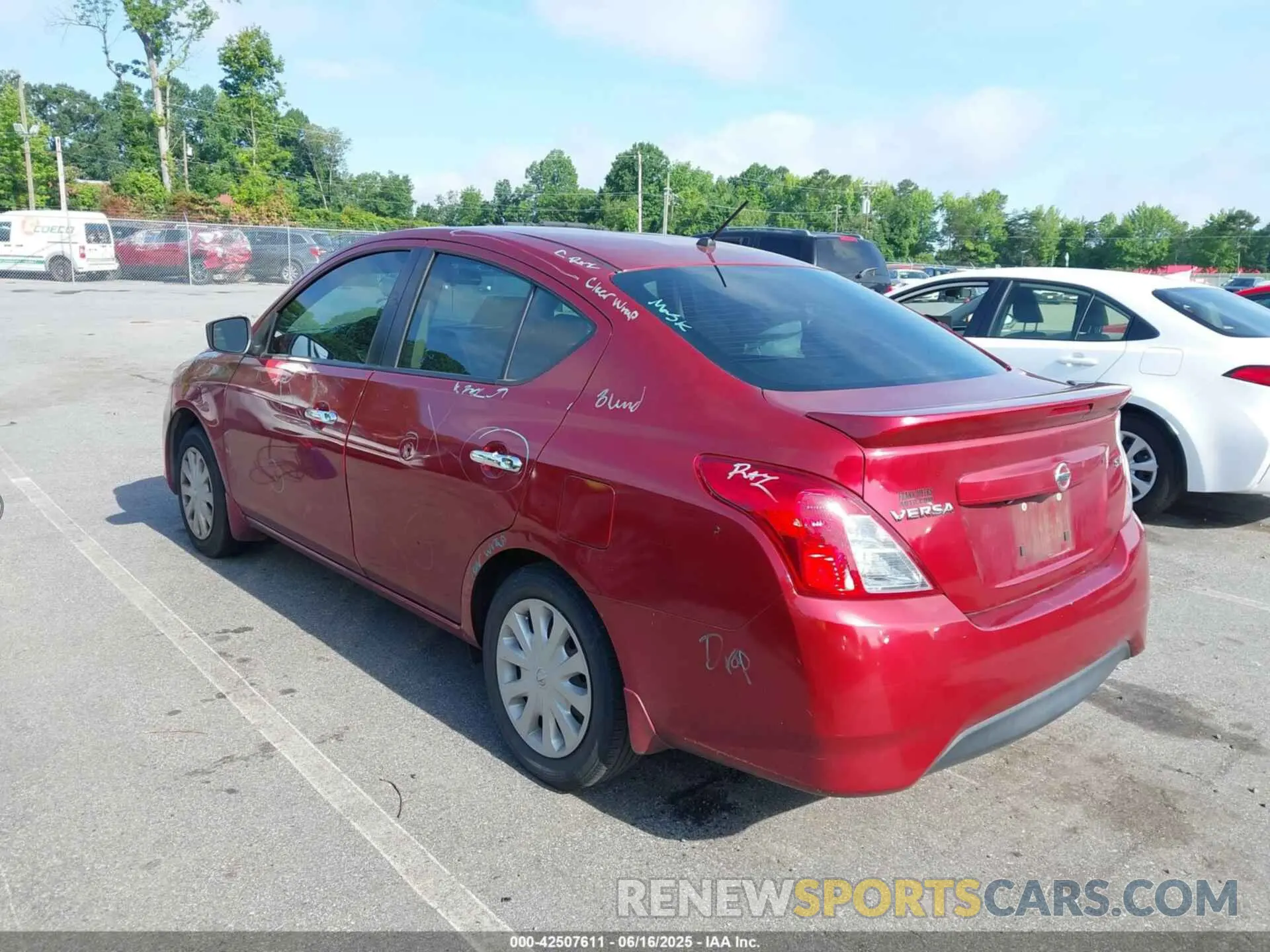 3 fotografías del automóvil dañado 3N1CN7AP5KL829352 NISSAN VERSA 2019