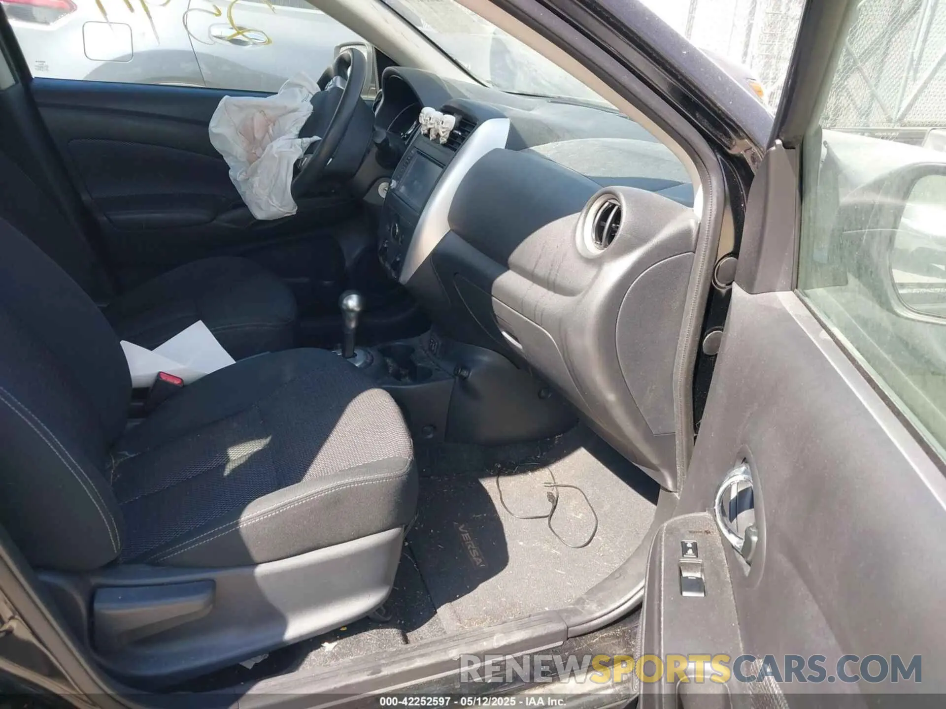 5 fotografías del automóvil dañado 3N1CN7AP5KL849312 NISSAN VERSA 2019