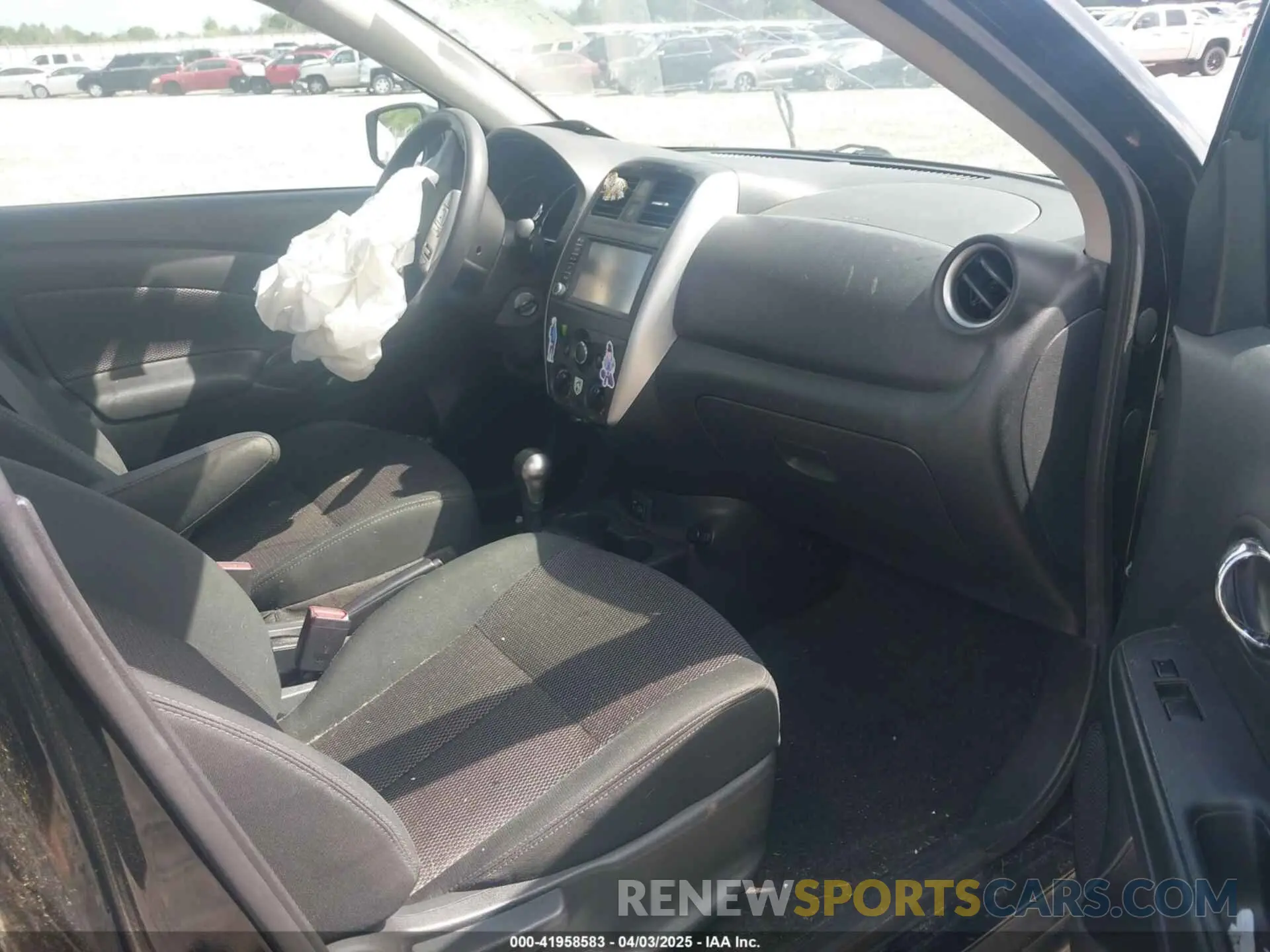 5 fotografías del automóvil dañado 3N1CN7AP5KL863761 NISSAN VERSA 2019