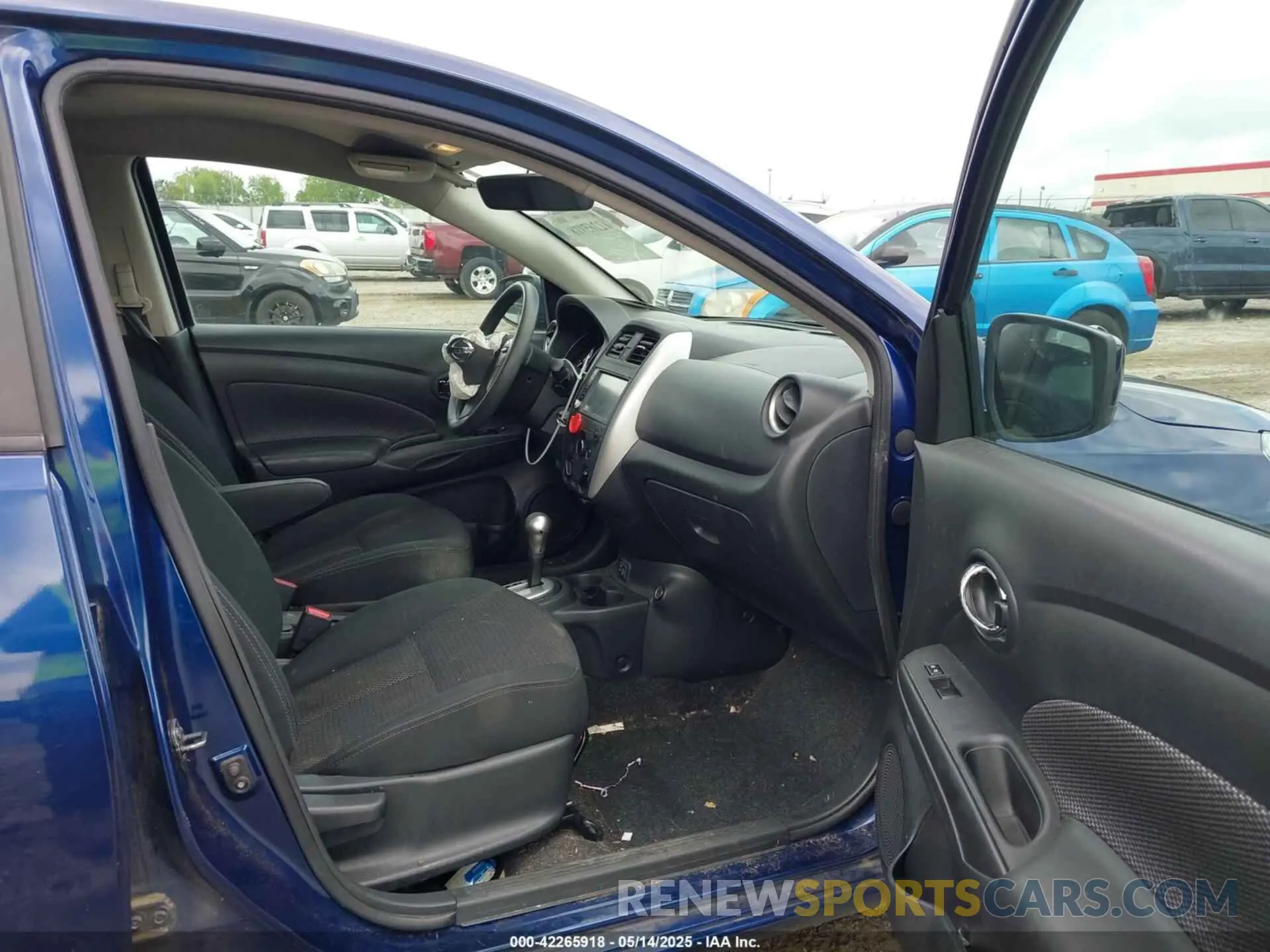 5 fotografías del automóvil dañado 3N1CN7AP5KL880382 NISSAN VERSA 2019