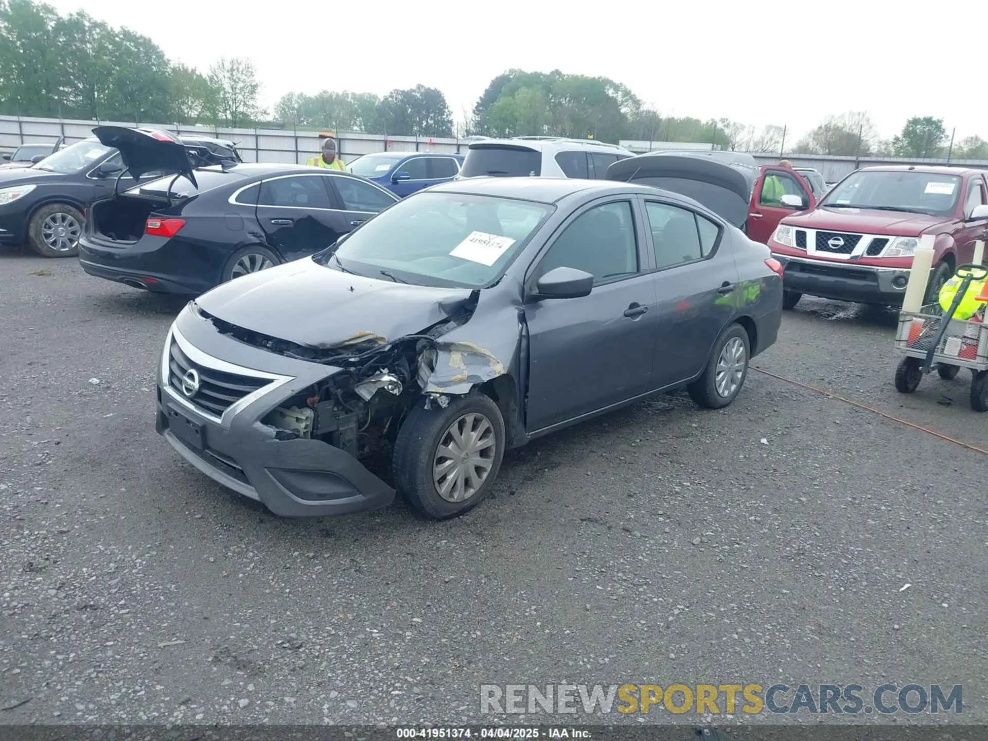 2 fotografías del automóvil dañado 3N1CN7AP6KL800104 NISSAN VERSA 2019