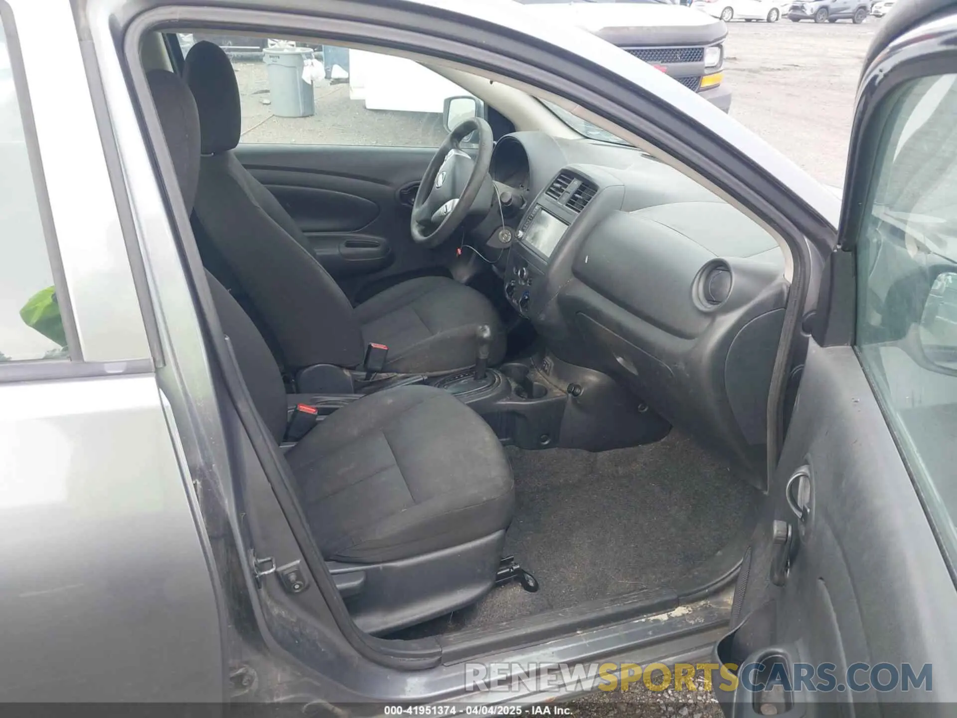 5 fotografías del automóvil dañado 3N1CN7AP6KL800104 NISSAN VERSA 2019