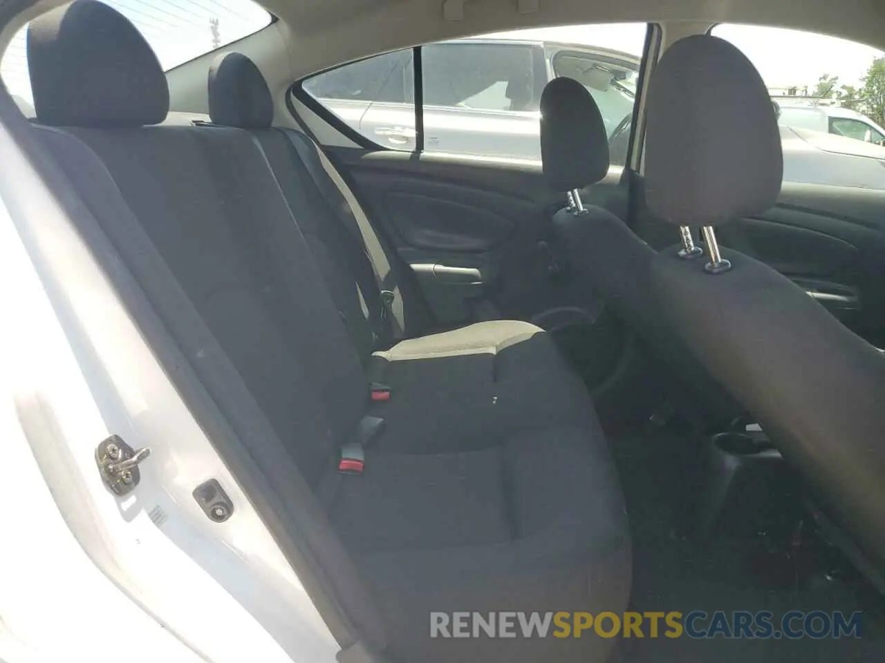 10 fotografías del automóvil dañado 3N1CN7AP6KL829764 NISSAN VERSA 2019