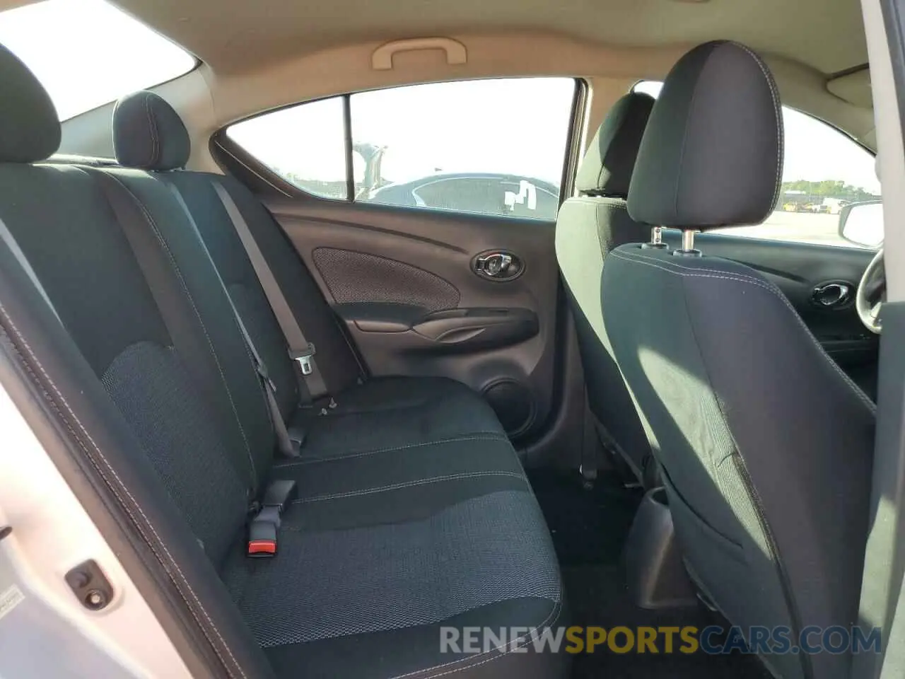 10 fotografías del automóvil dañado 3N1CN7AP6KL841512 NISSAN VERSA 2019